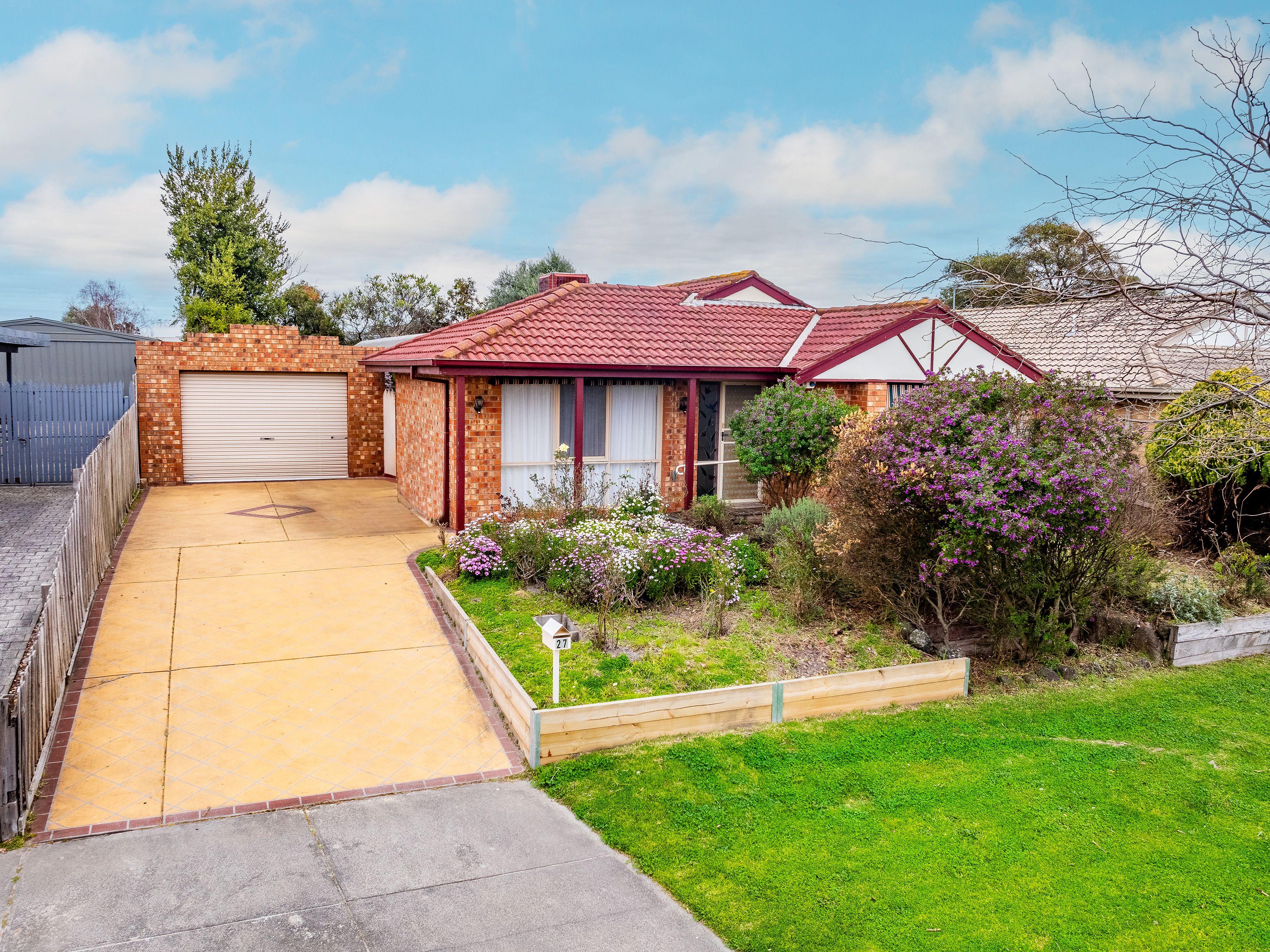 27 Andrea Crescent, Cranbourne North VIC 3977