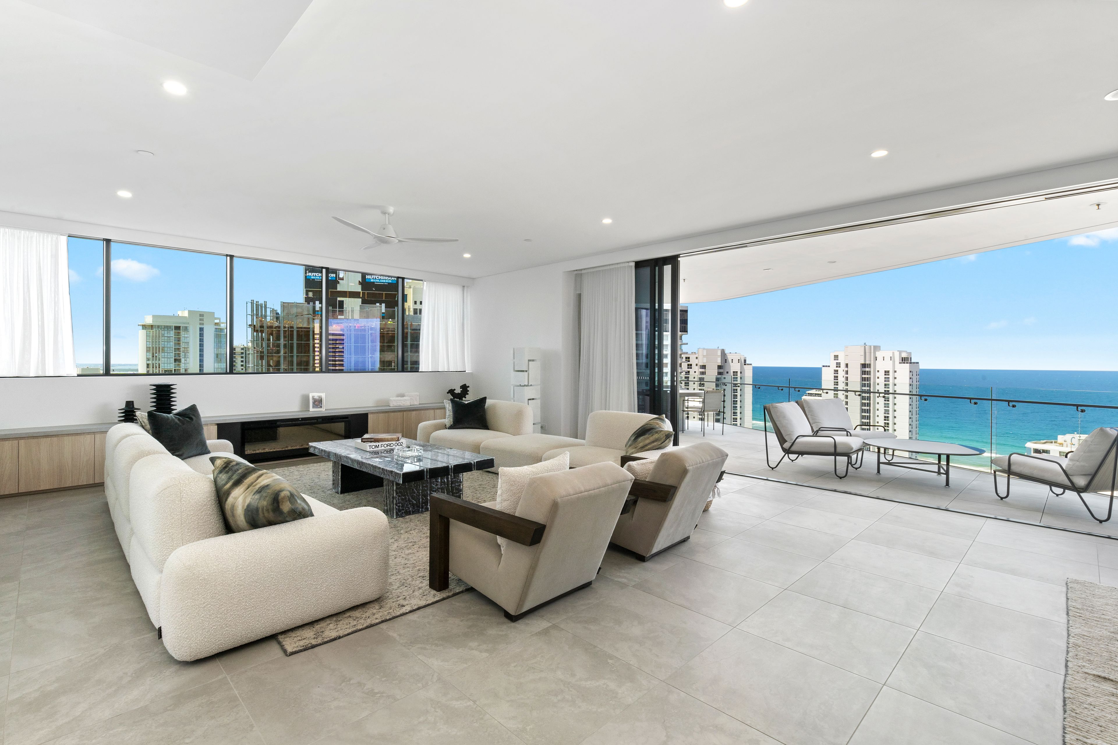 24 Woodroffe Avenue, Main Beach QLD 4217