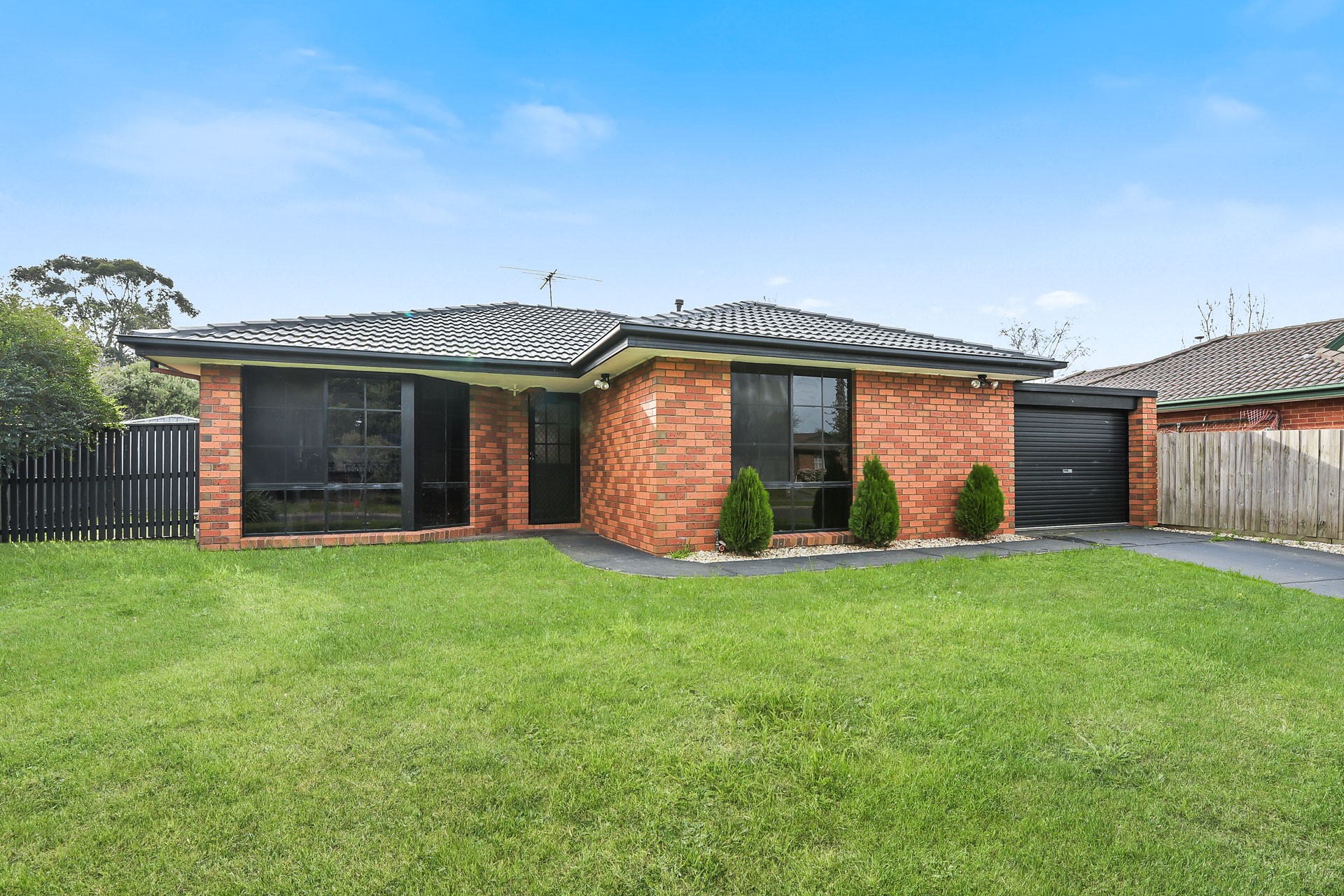 1/37 Collins Crescent, Berwick, VIC 3806