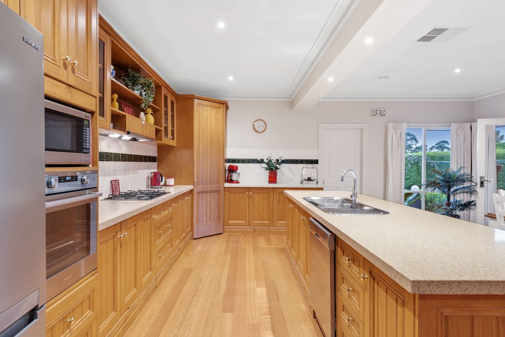 2 Pinehill Way, Doreen, VIC 3754