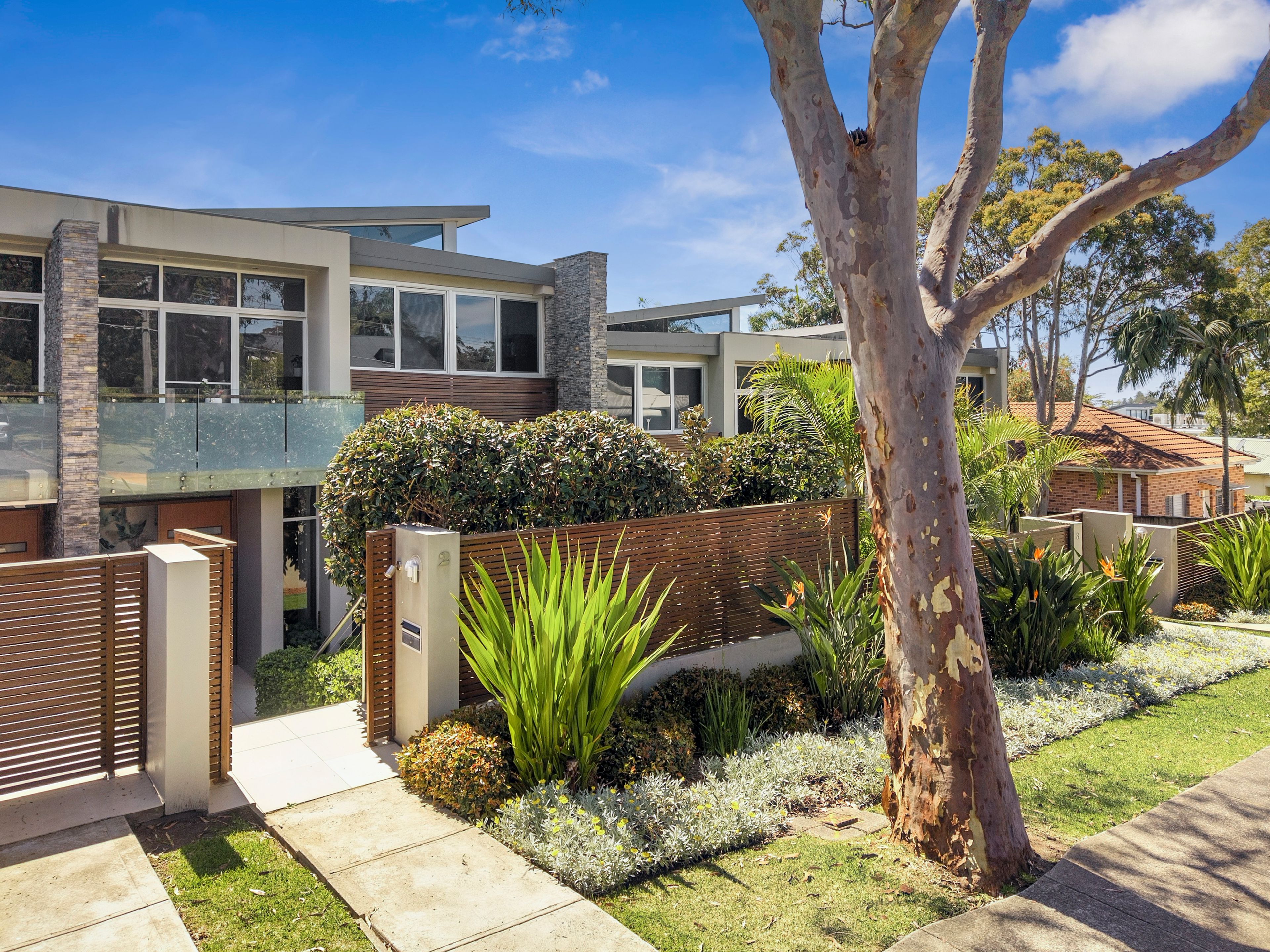 2/44-48 Park Street — photo from Ray White Northern Beaches