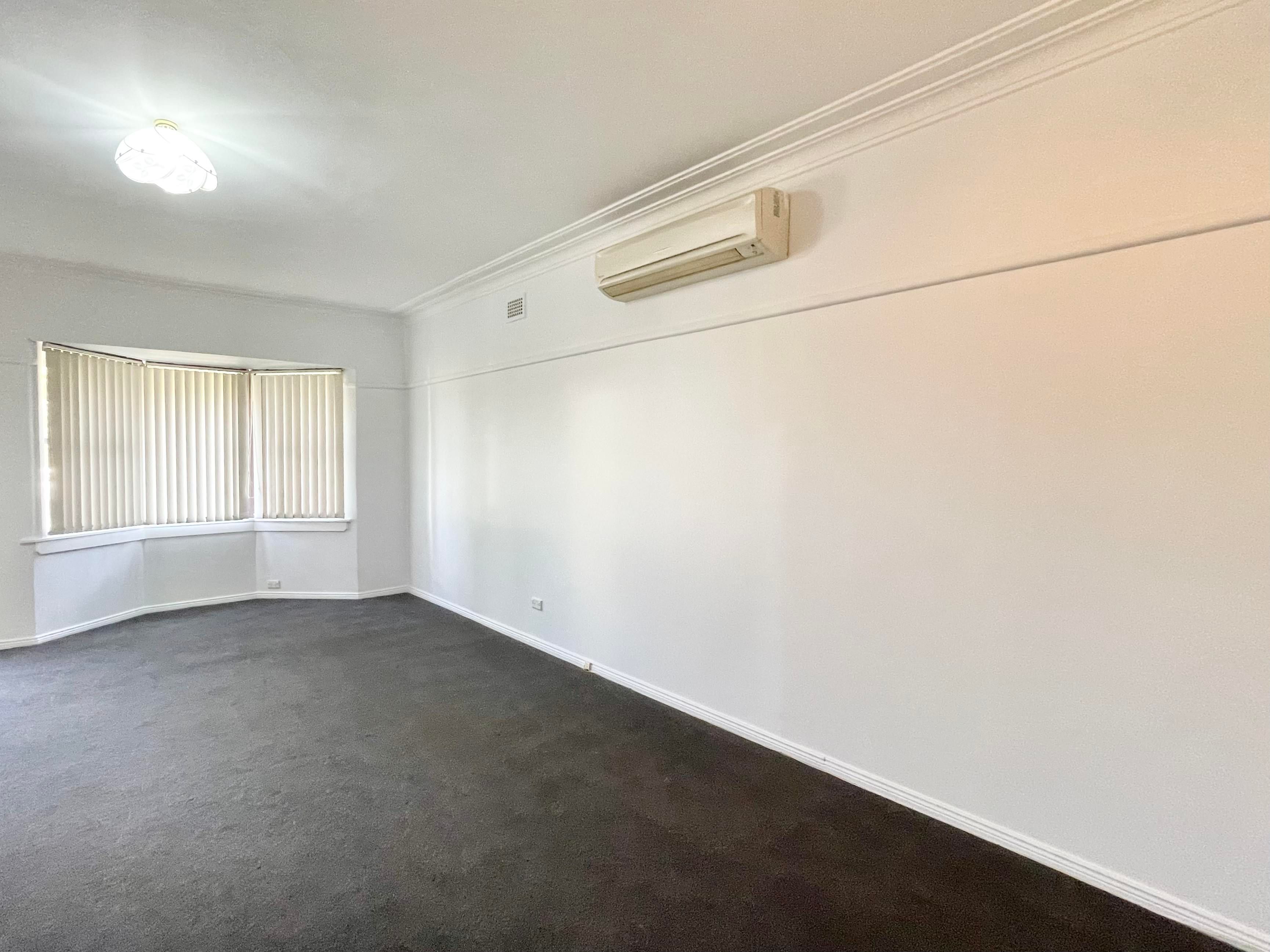 80 Hoddle Avenue, Campbelltown, NSW 2560
