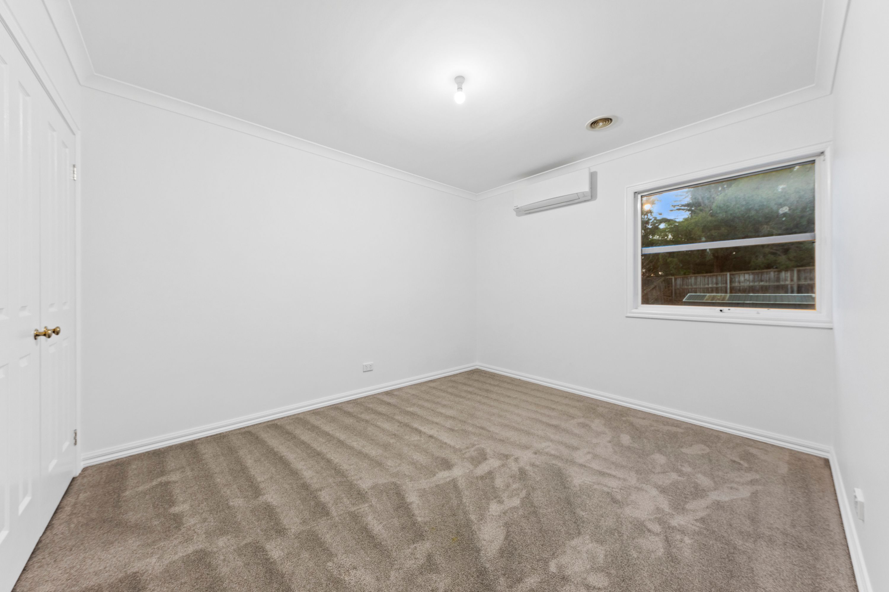 24 Pioneers Crescent — photo 25 of 30