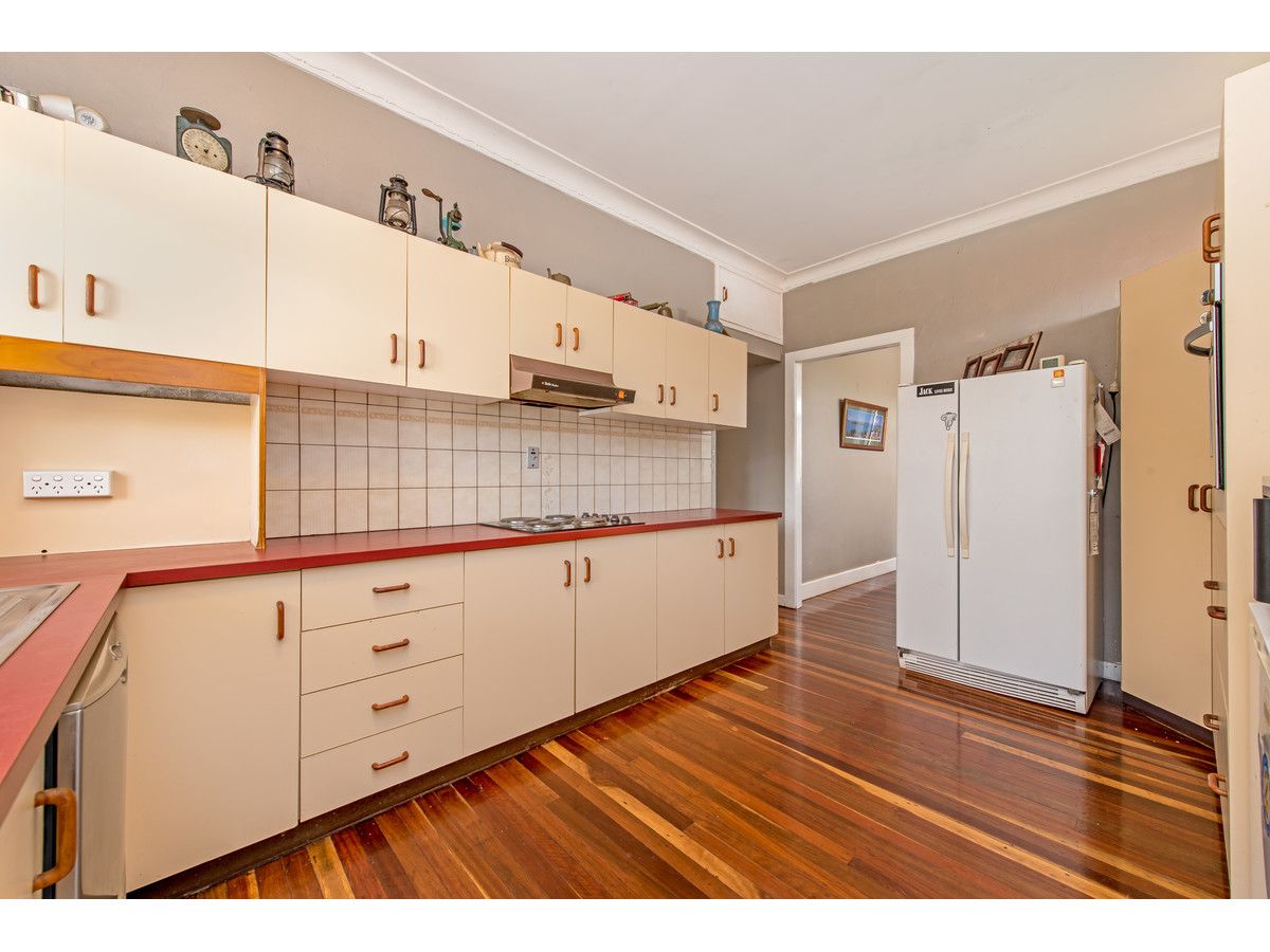 33 Priest Street, Rockville, QLD 4350