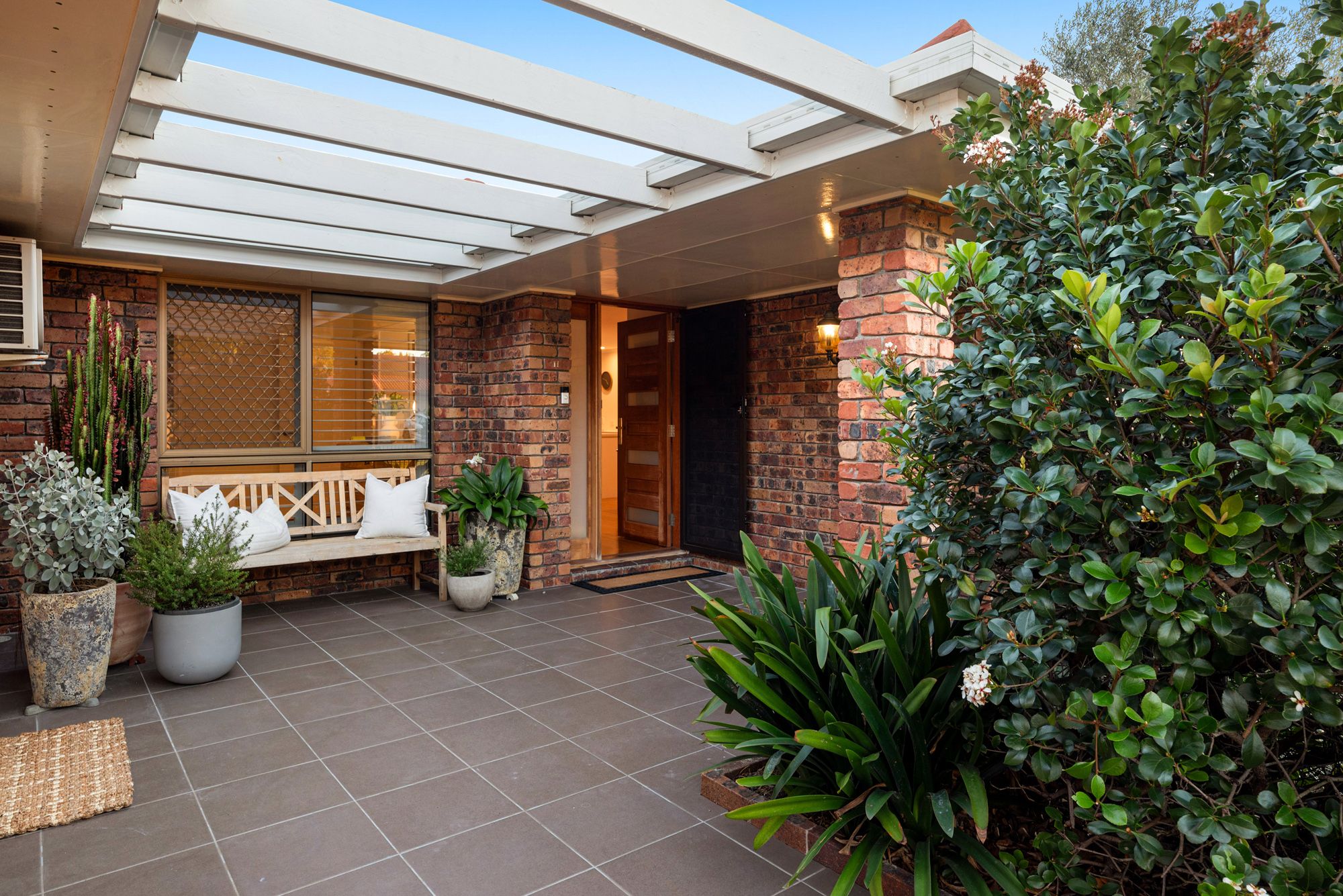 11 Mannersley Street, Carindale, QLD 4152