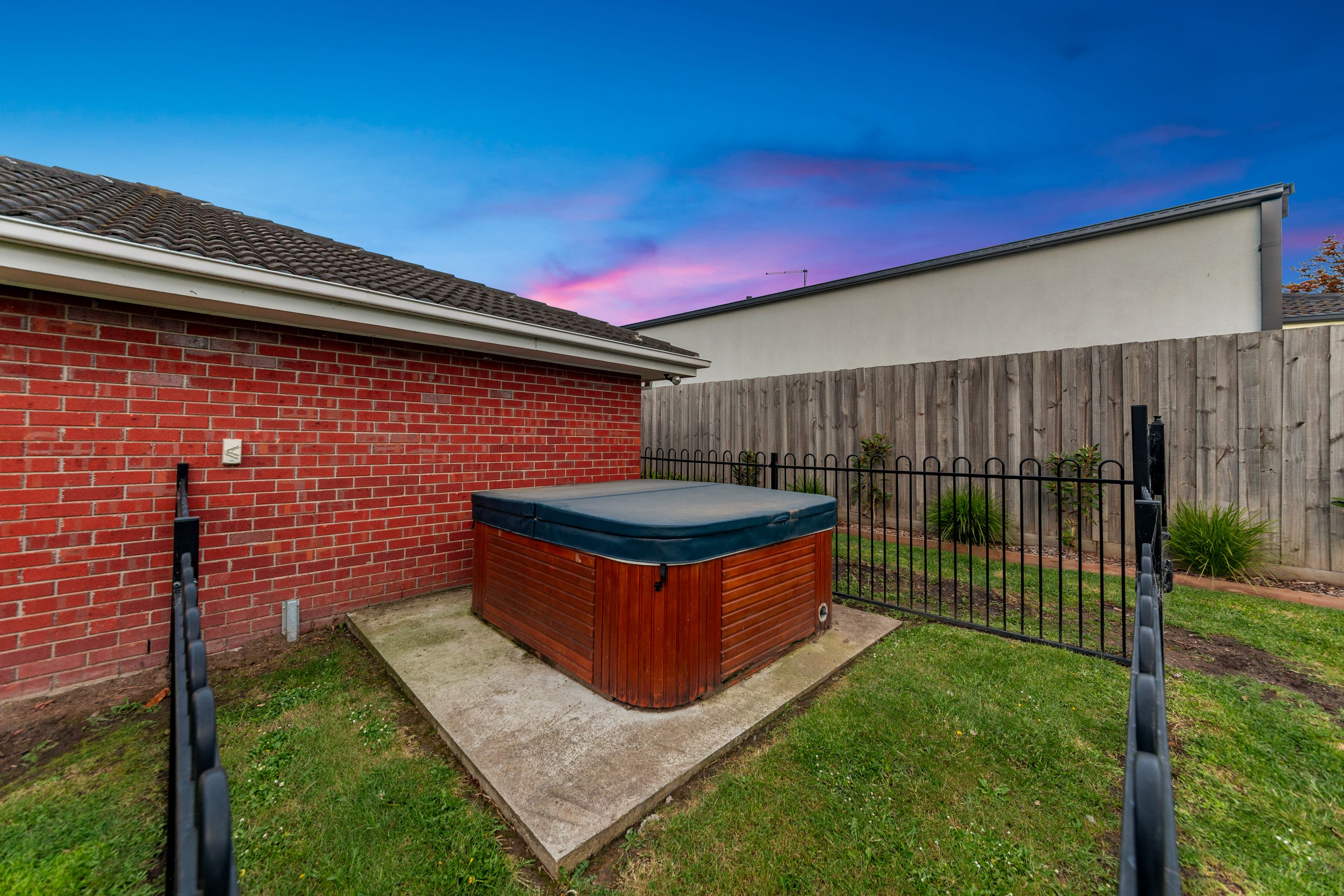 8 Dundee Court — photo 23 of 30