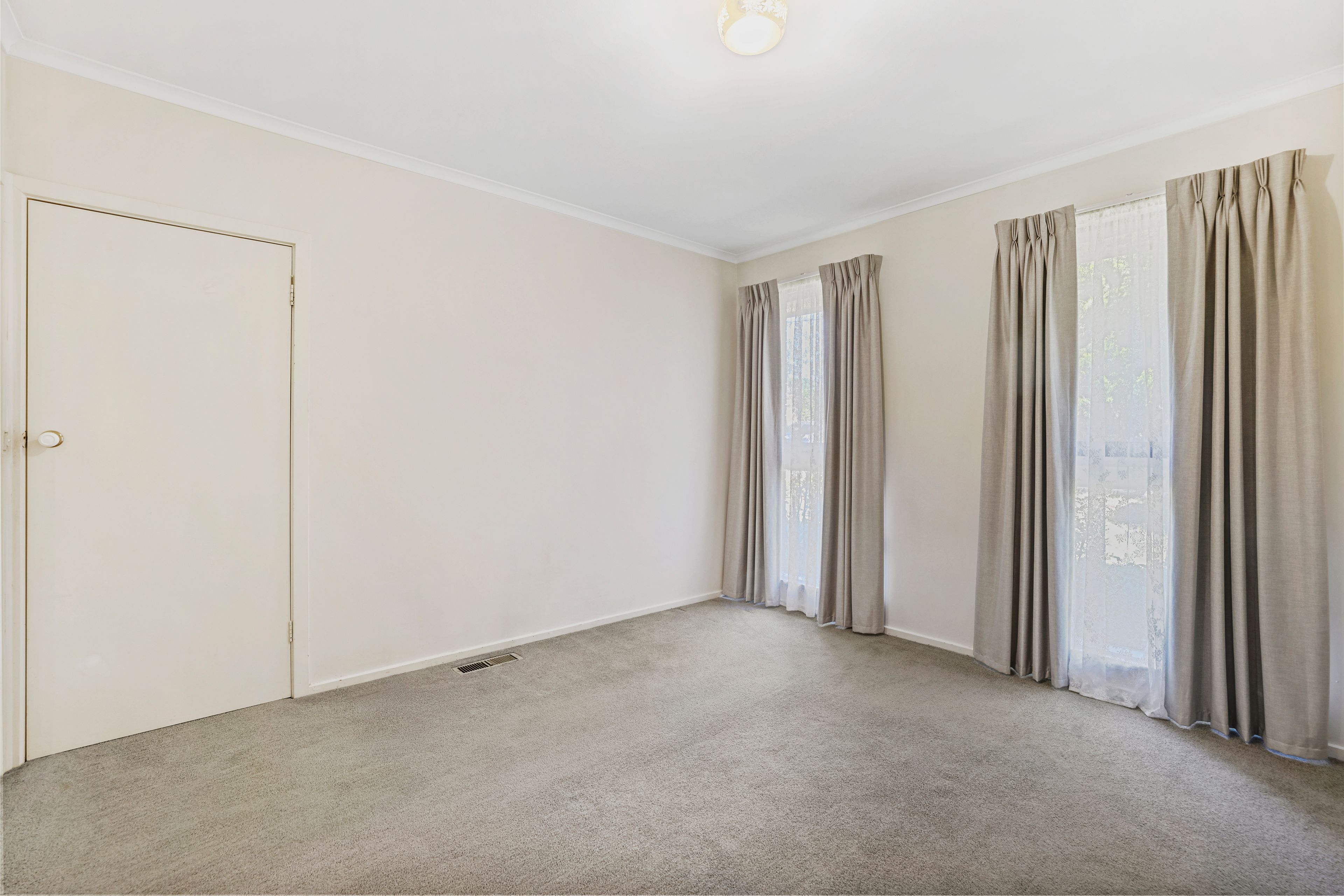 4 Crestmont Drive — photo 7 of 10
