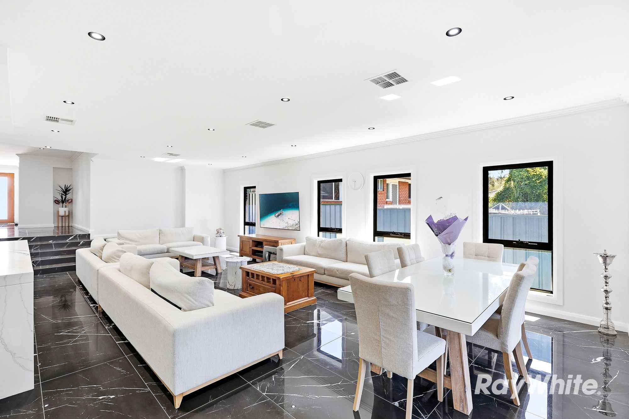 6 Nathan Crescent — photo 10 of 26