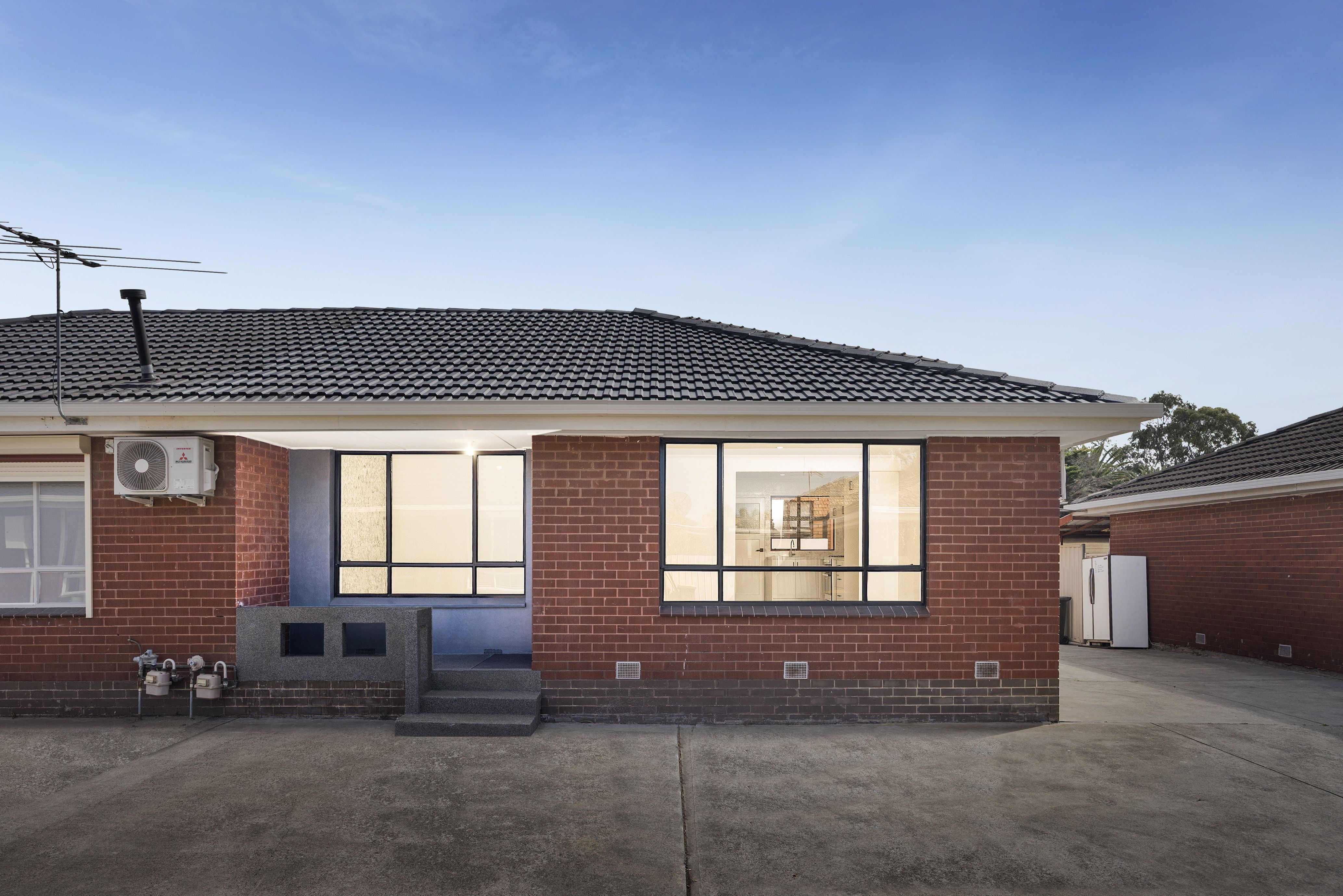 2/4 Smart Street — photo from Ray White Sunbury