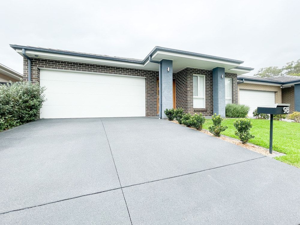 98 Jubilee Drive, JORDAN SPRINGS, NSW 2747