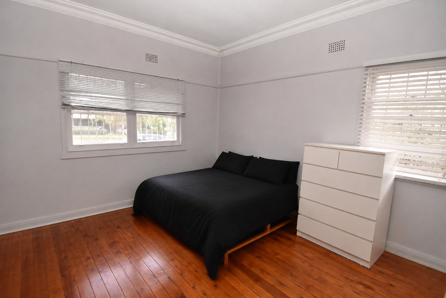 142 Maughan Street — photo 4 of 7