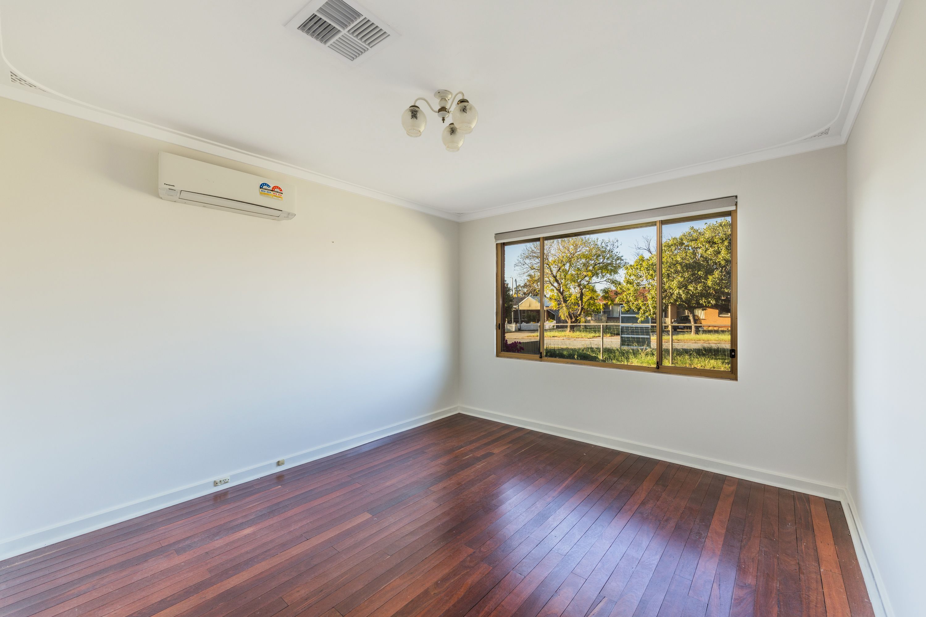 11 Crawley Road, Armadale, WA 6112