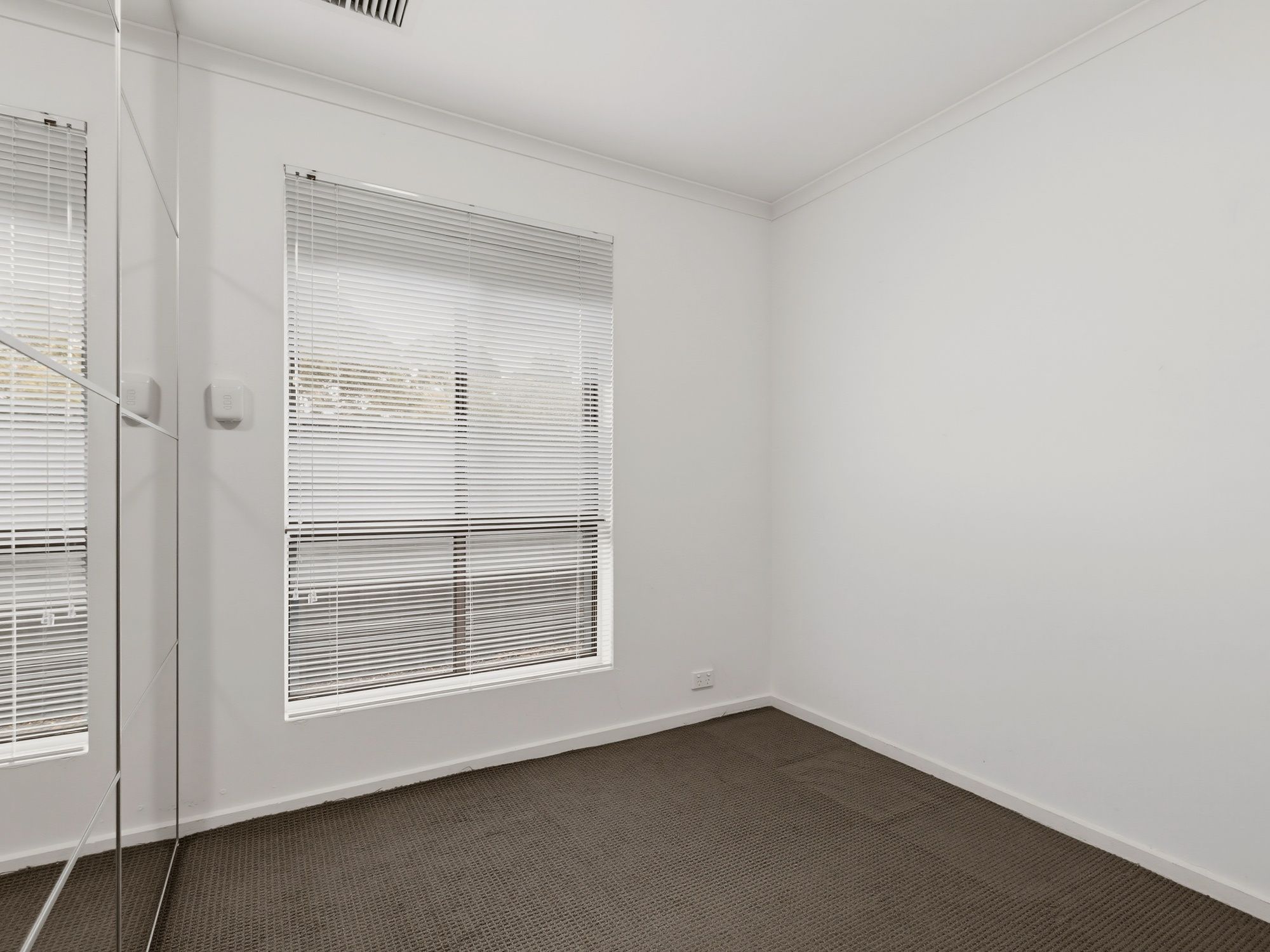 360 Honeypot Road — photo 11 of 19