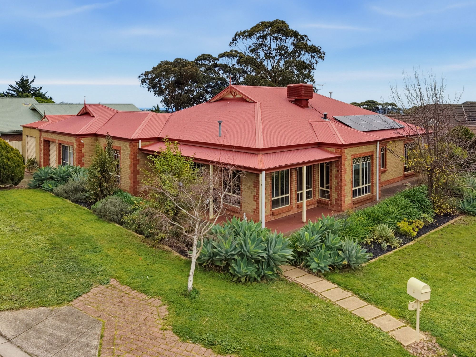 8 Gleneagles Road — photo from Ray White Morphett Vale