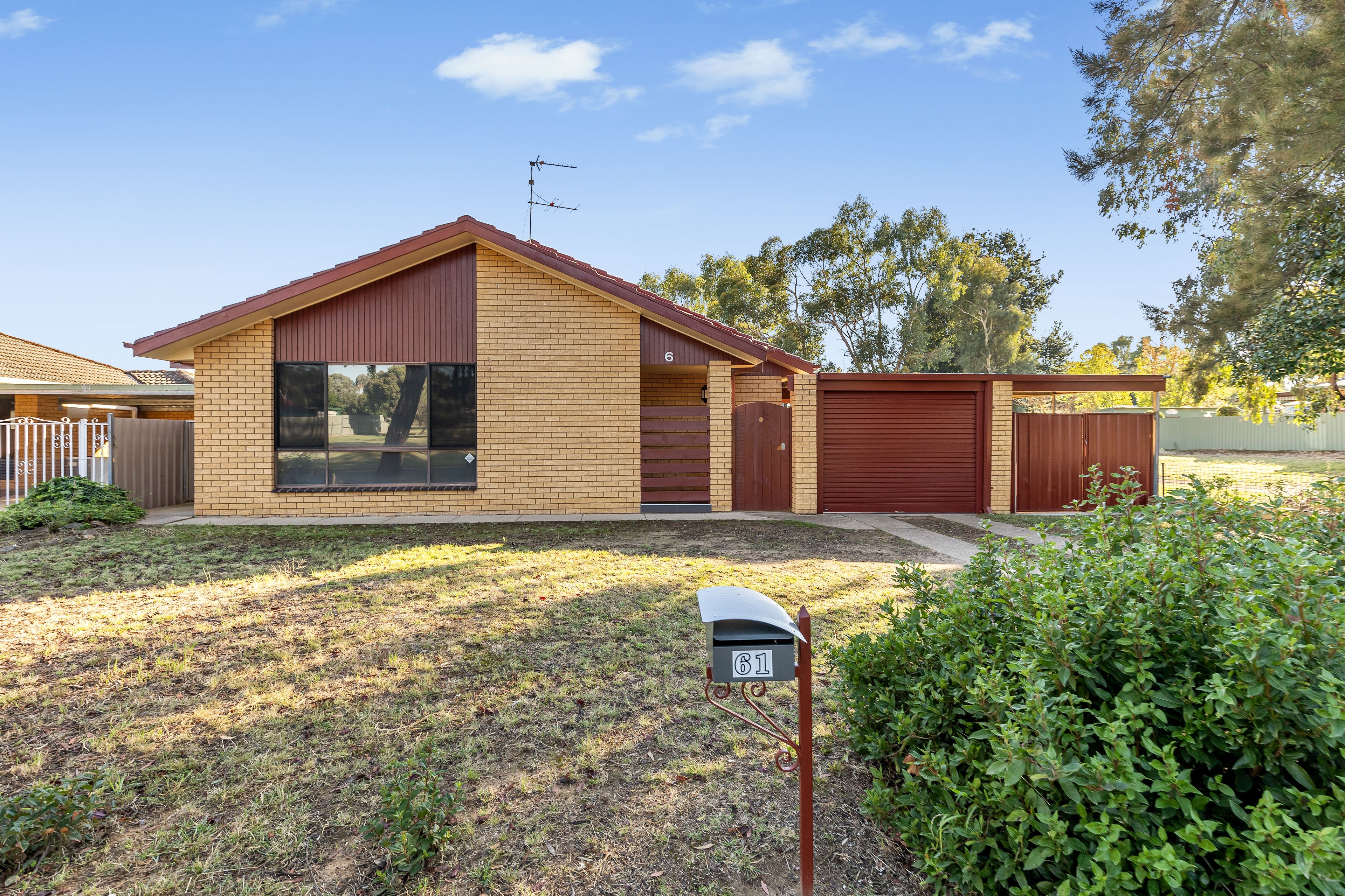 61 Huthwaite Street, Mount Austin, NSW 2650