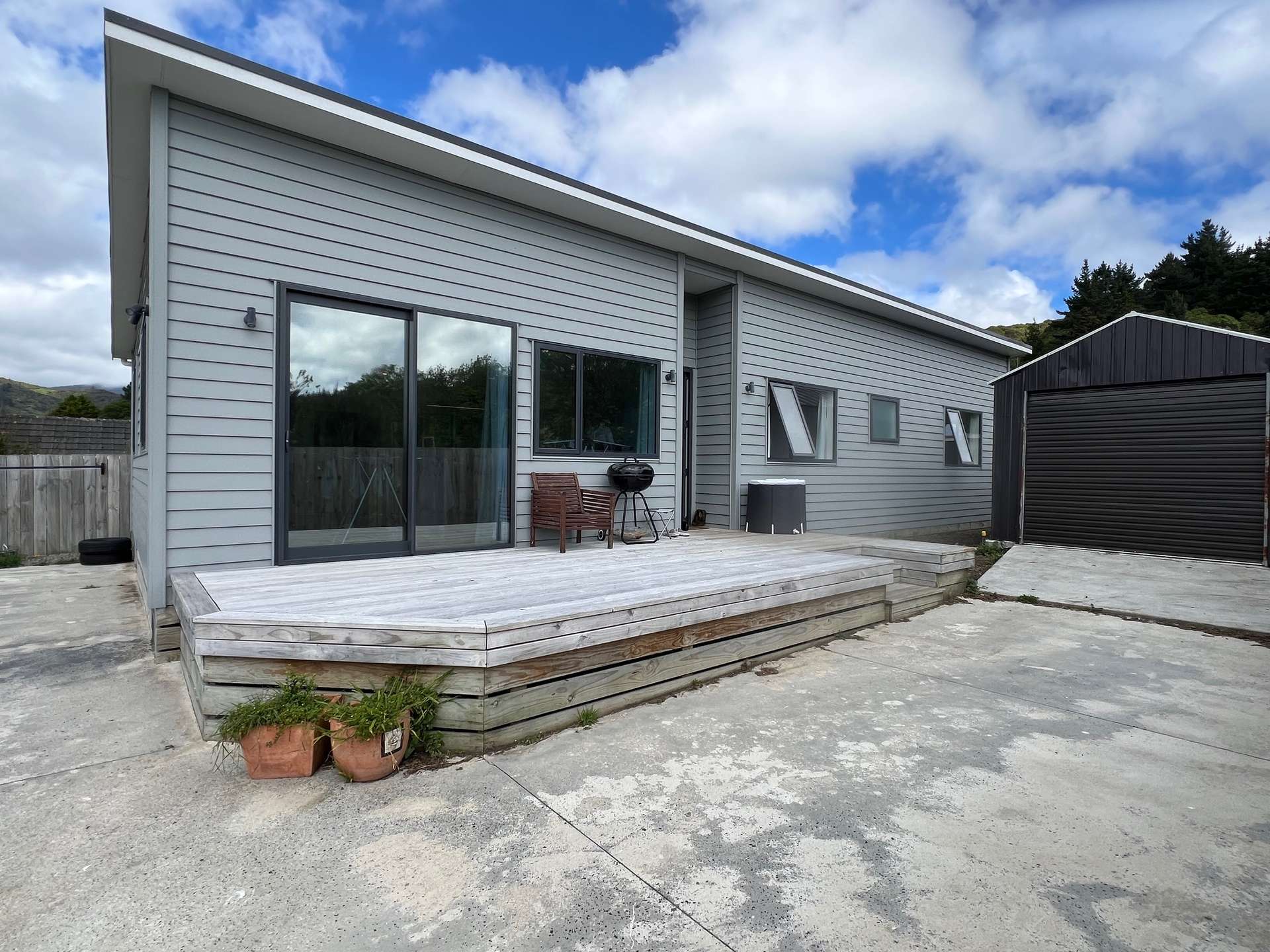 17a Wainuiomata Road photo 0