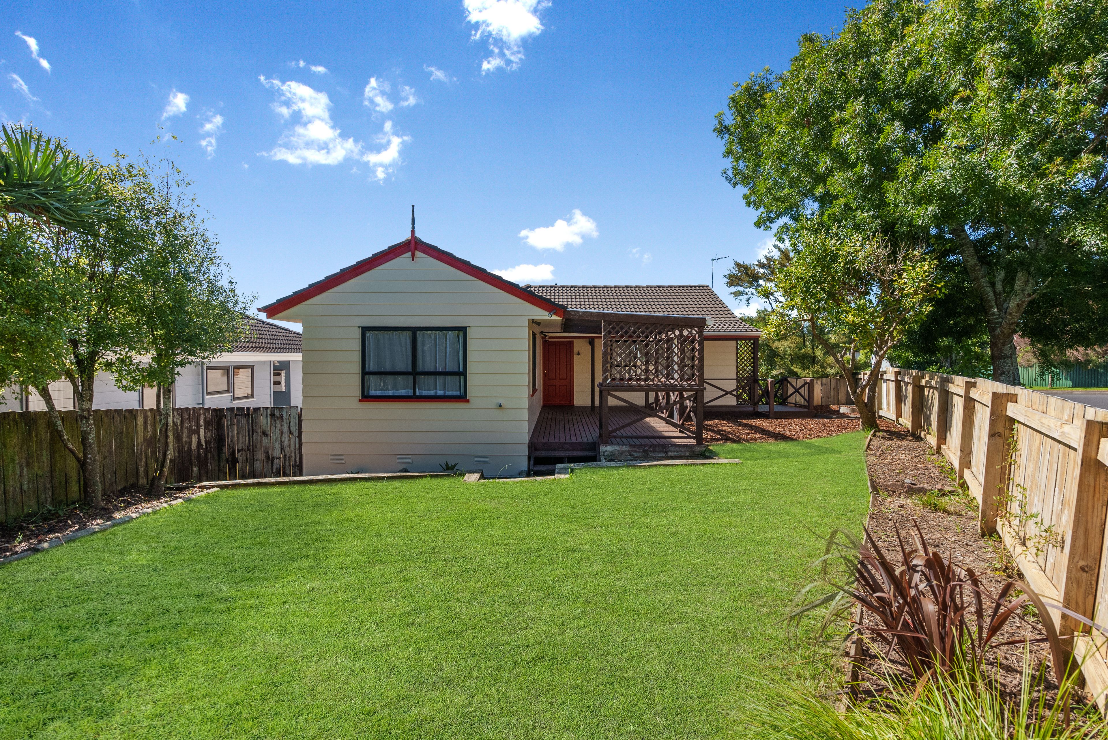 23 Holmes Drive South, Massey, Waitakere City