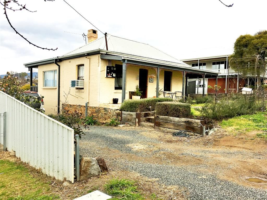 42 Carey Street, Tumut, NSW 2720