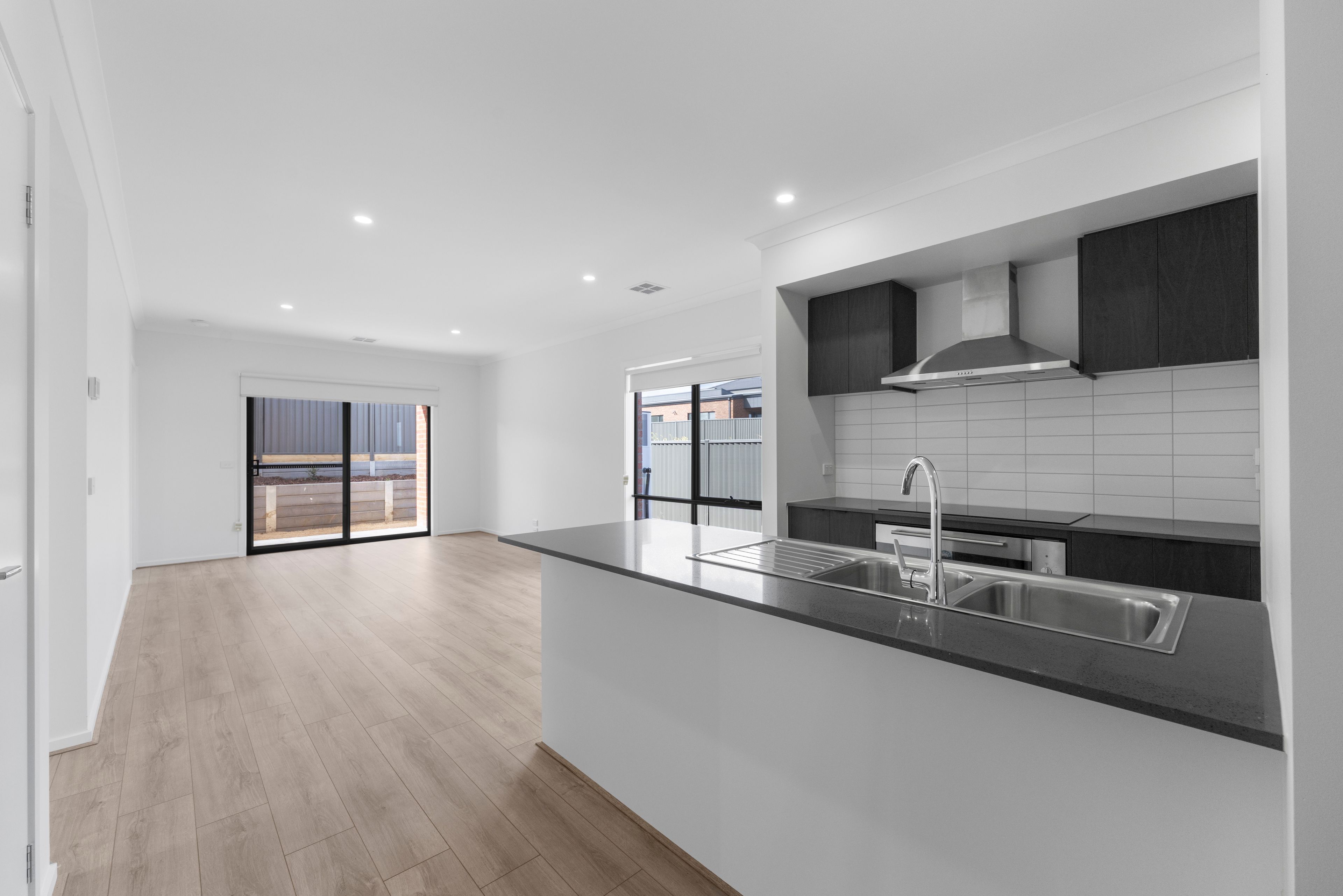 46 Hutchinson Drive — photo 3 of 8