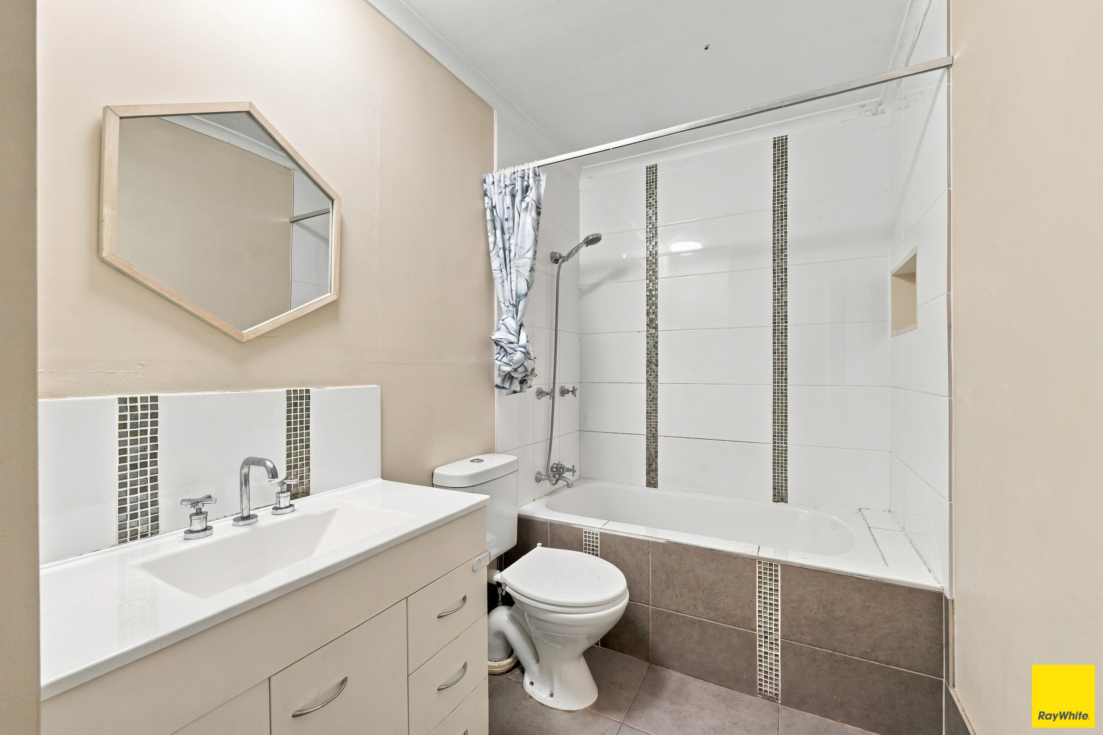2/528 Varley Street — photo 6 of 13