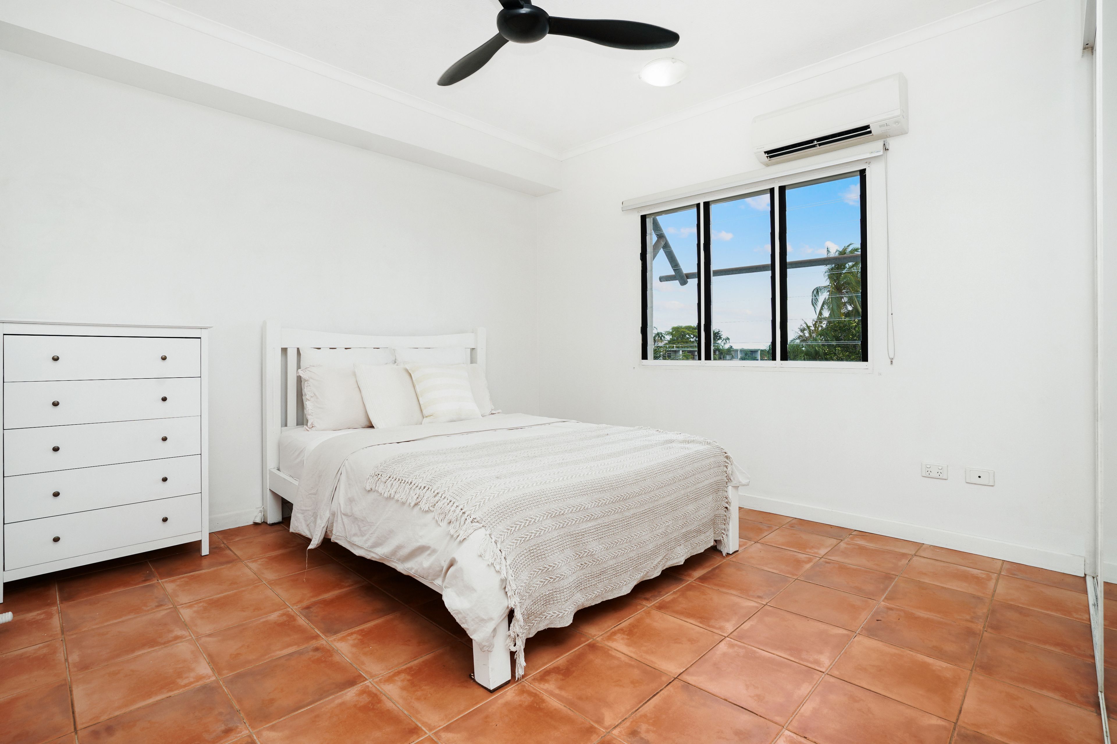 7/2 Poinciana Street — photo 8 of 15