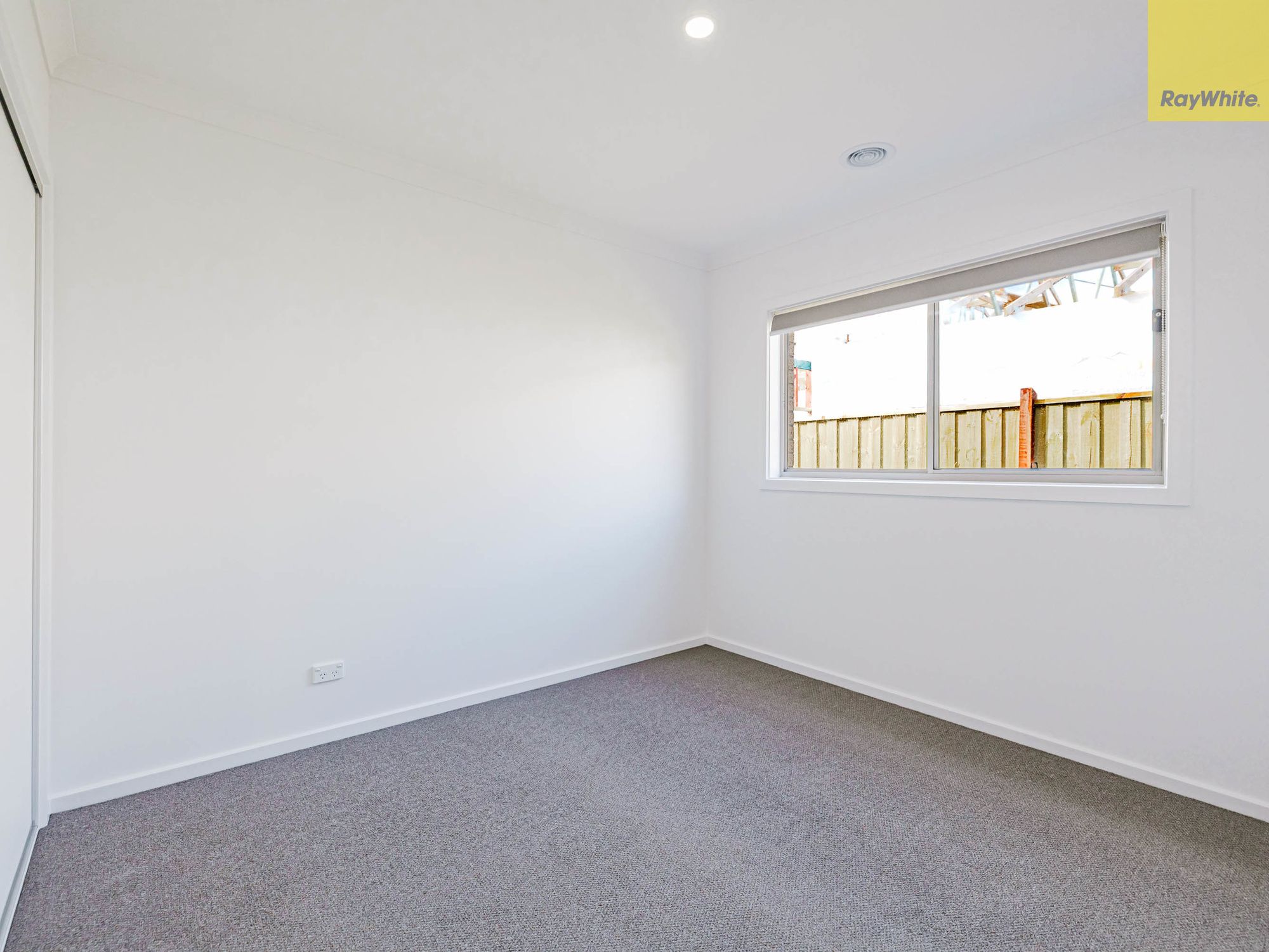 8 Valda Crescent — photo 10 of 14