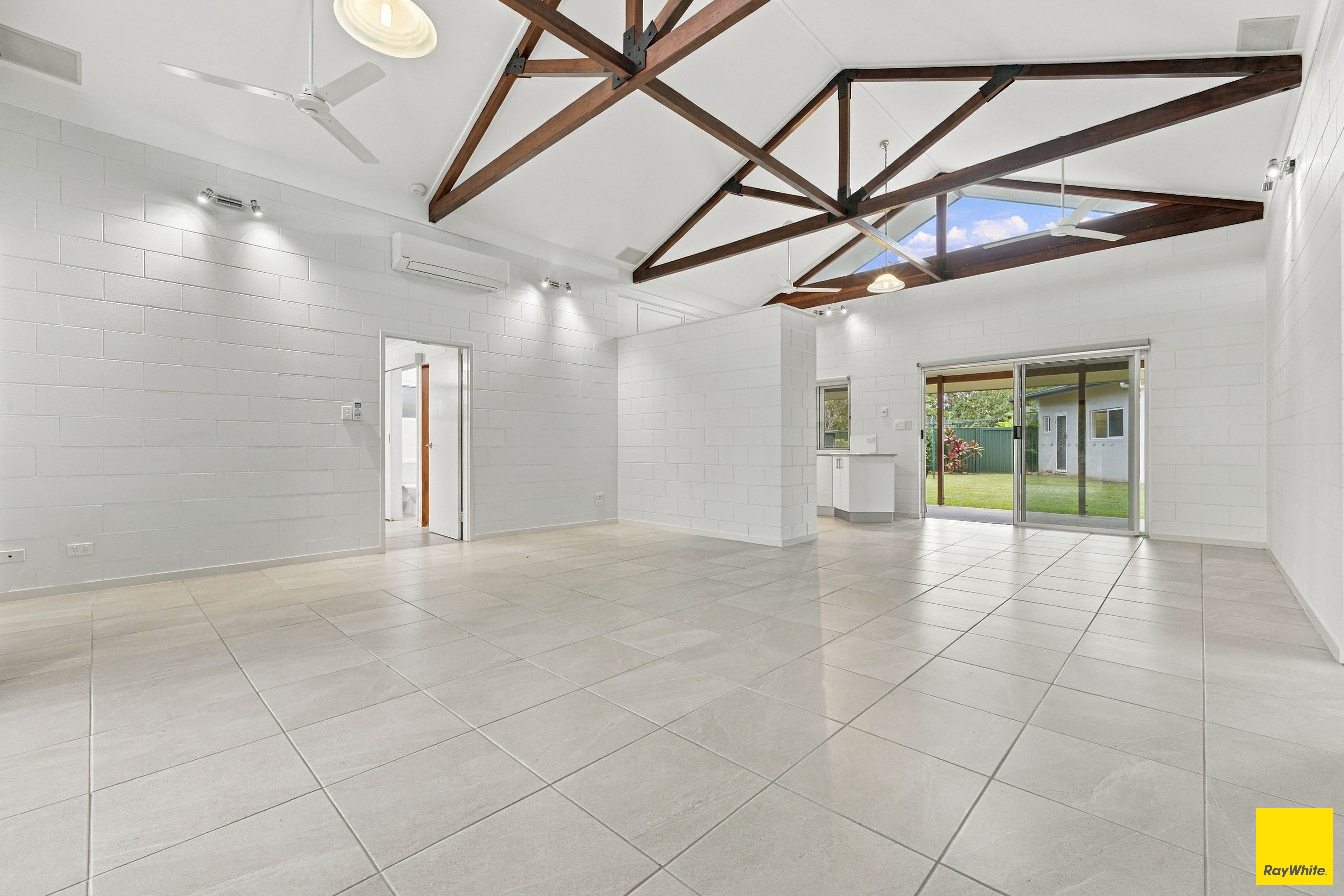 25 Del Manso Crescent — photo 10 of 24