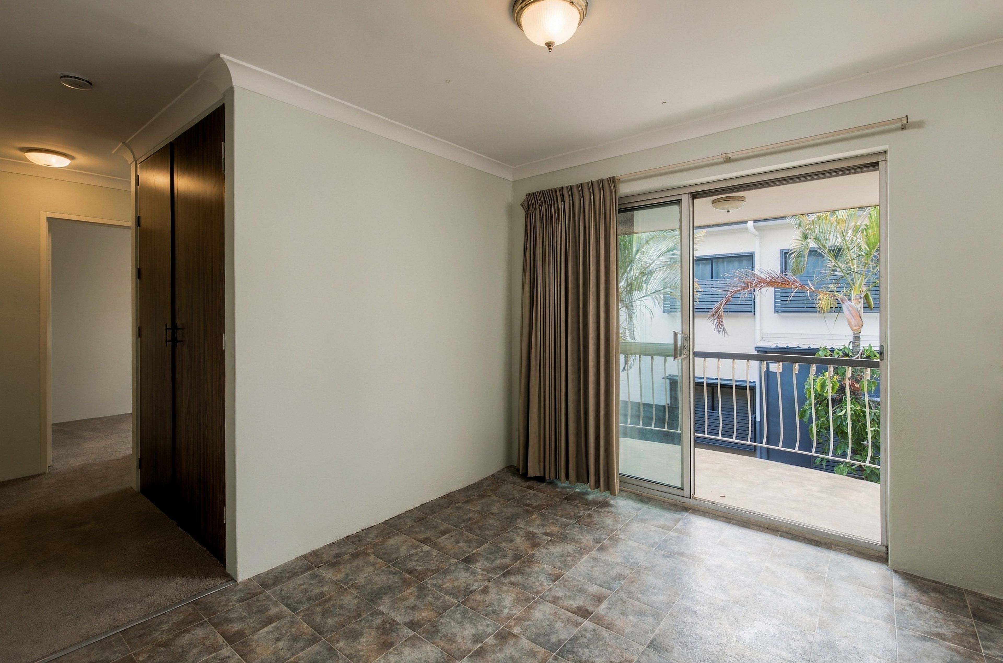 5/87 Hall Street — photo 5 of 10