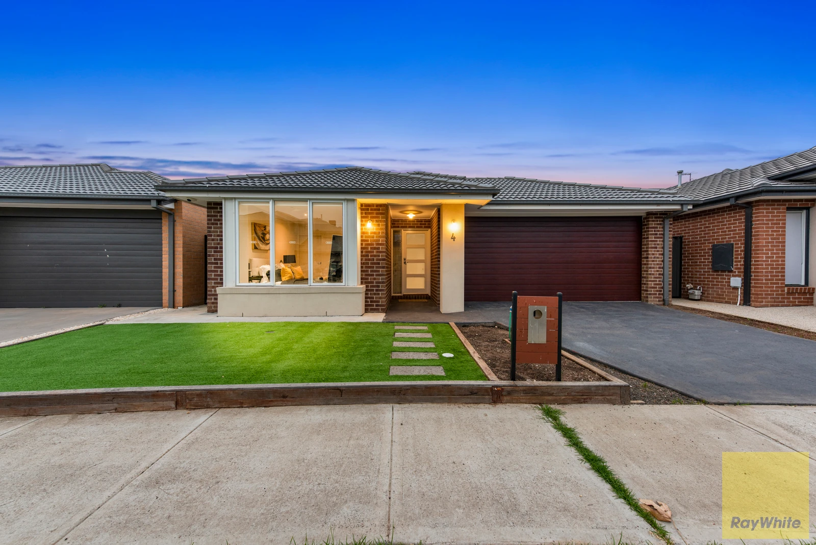 4 HILLCREST Parade, Tarneit, VIC 3029
