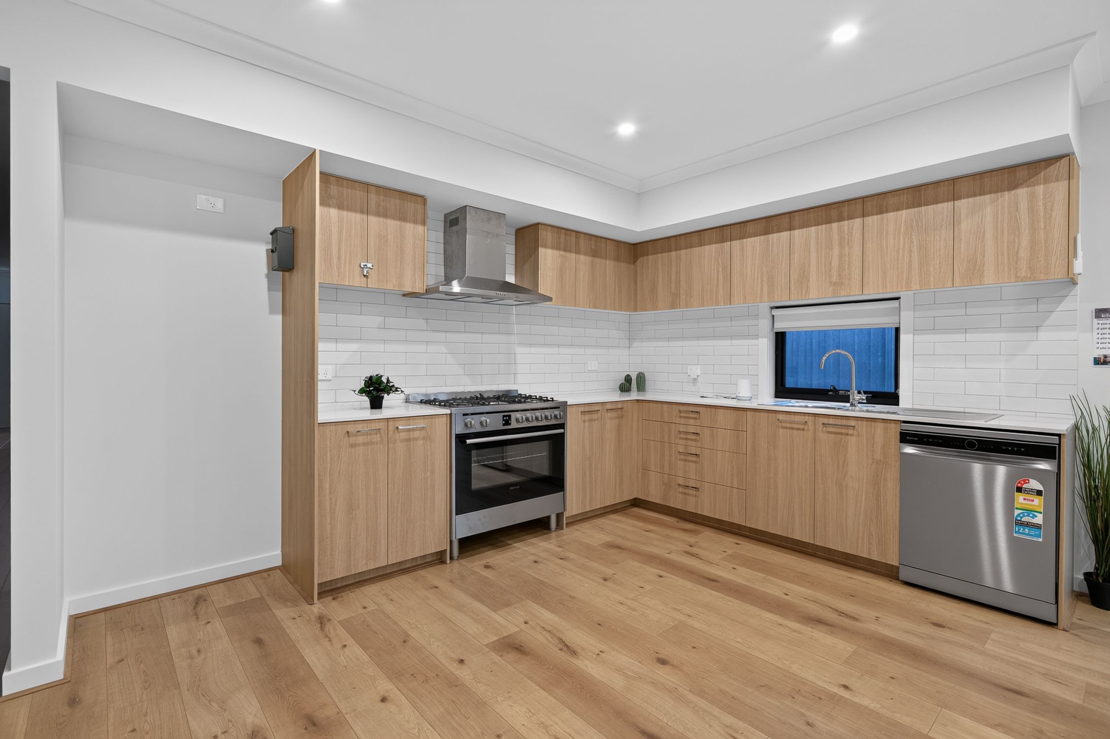 1/512 Heather Grove — photo from Ray White Pakenham
