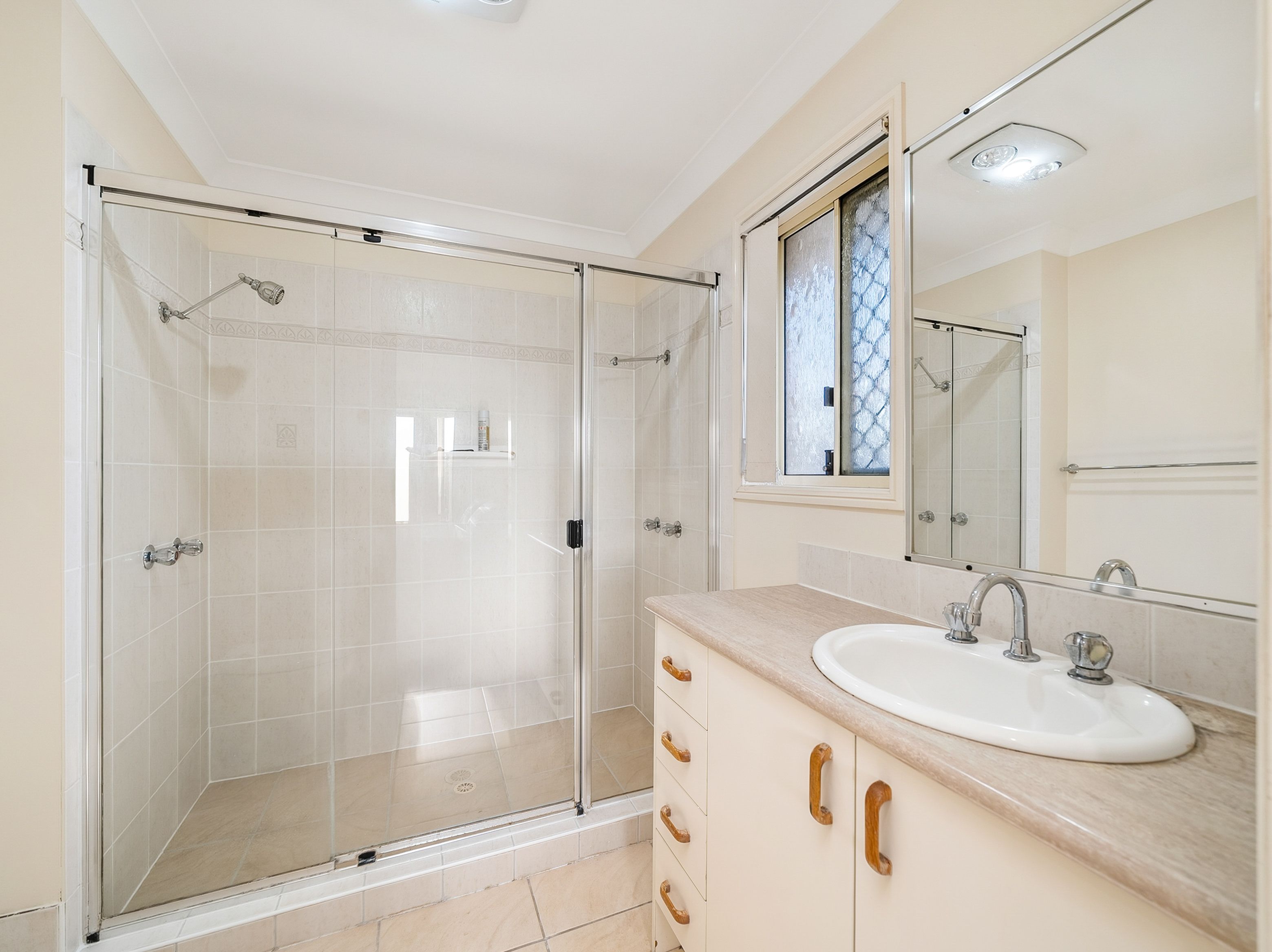 6 Chilton Crescent — photo 13 of 20