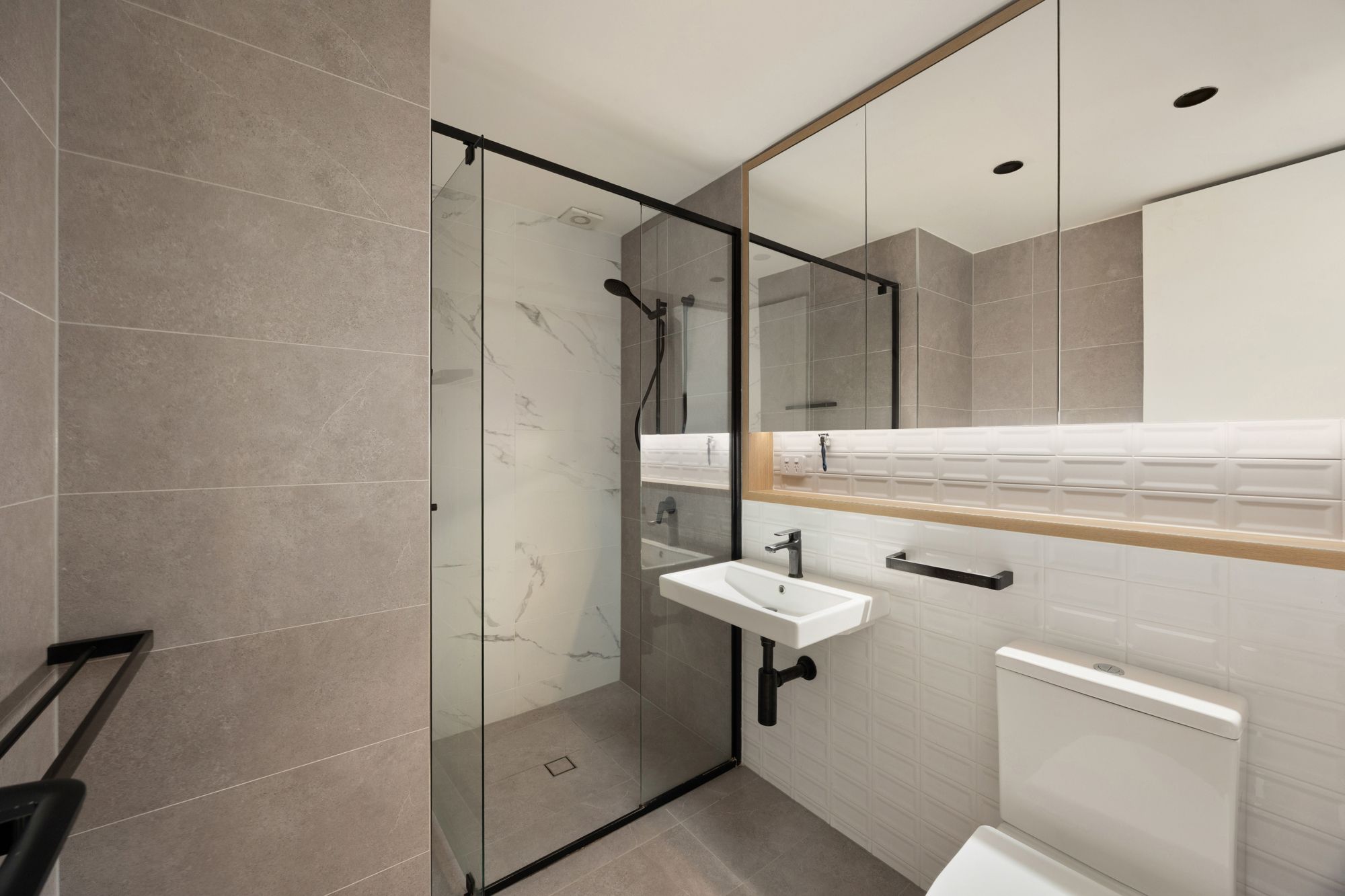 Three-bedroom courtyard apartment in the heart of Teneriffe — photo 7 of 14