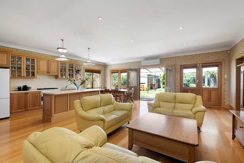 8 Wallace Avenue, Murrumbeena, VIC 3163