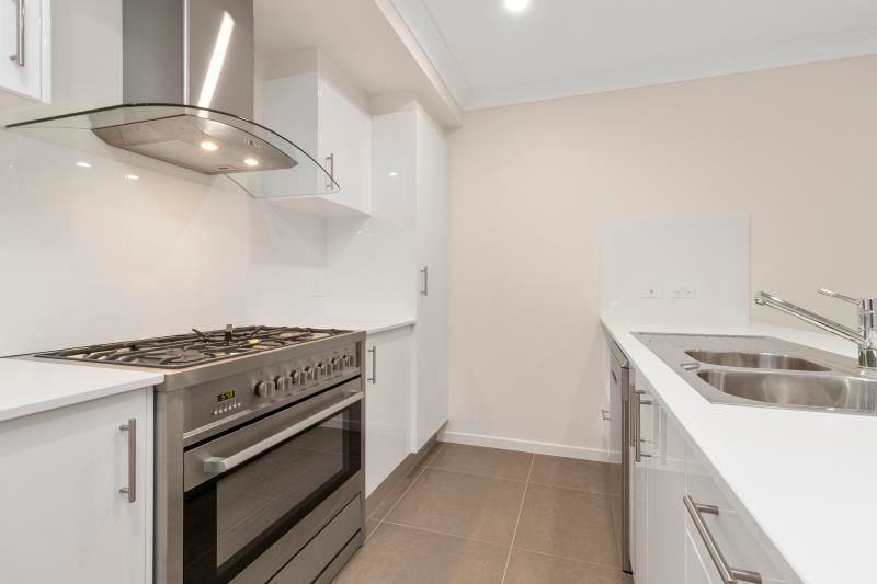 6 Sawyer Street, SPRING MOUNTAIN, QLD 4300