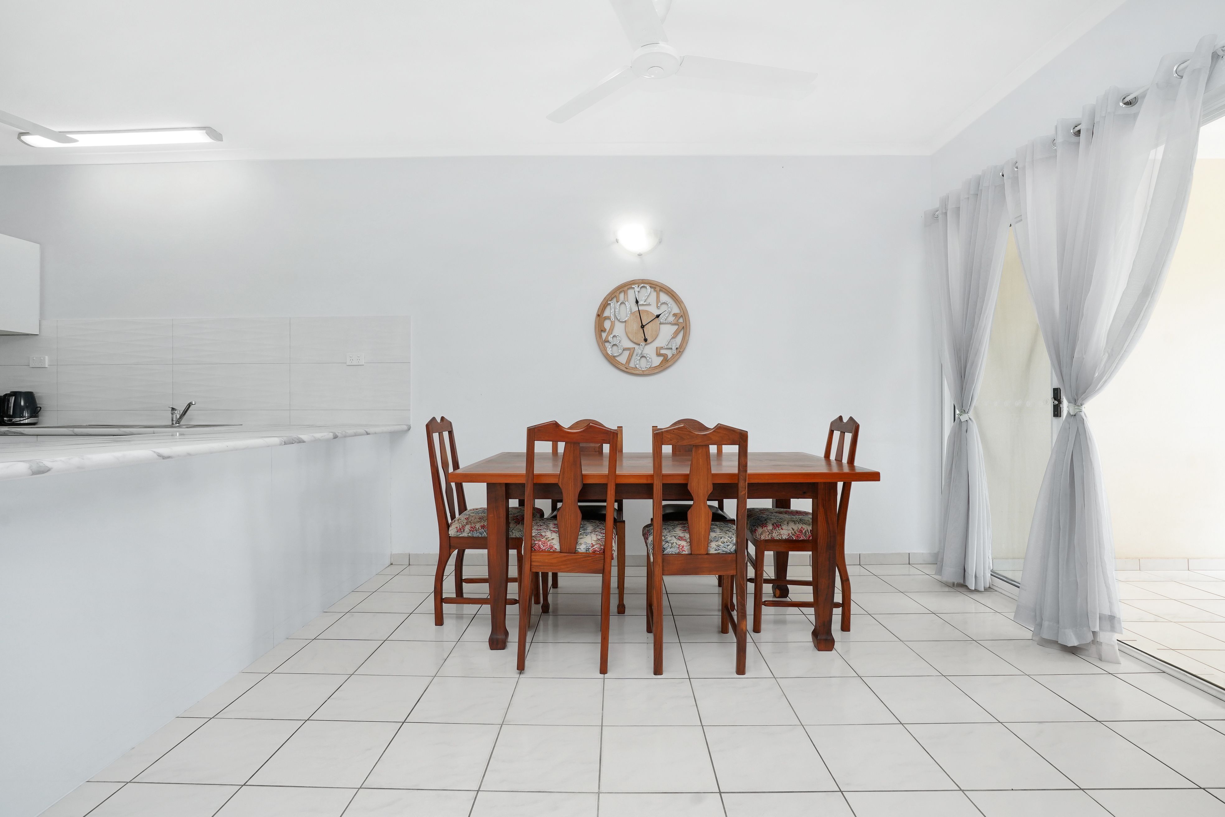 11/260 Casuarina Drive — photo 3 of 18
