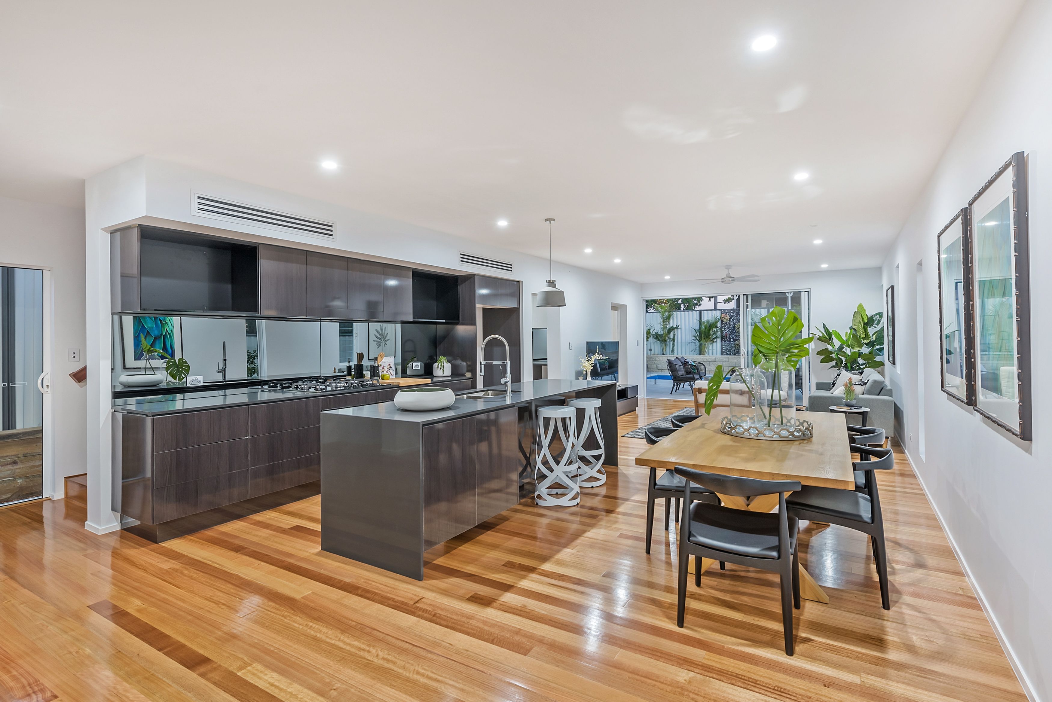 16 Oxley Terrace, Corinda, QLD 4075