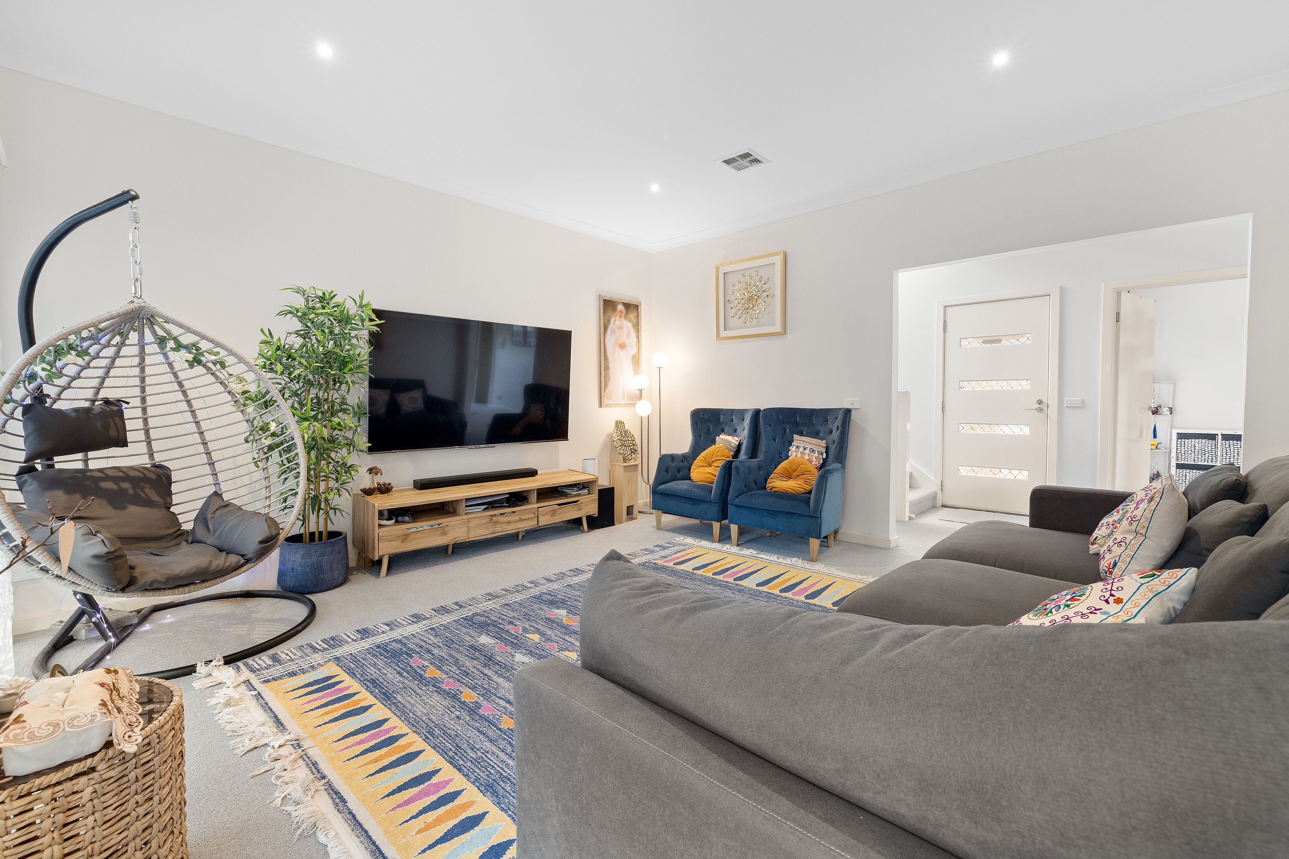 2/55-57 Sunningdale Crescent — photo 3 of 23