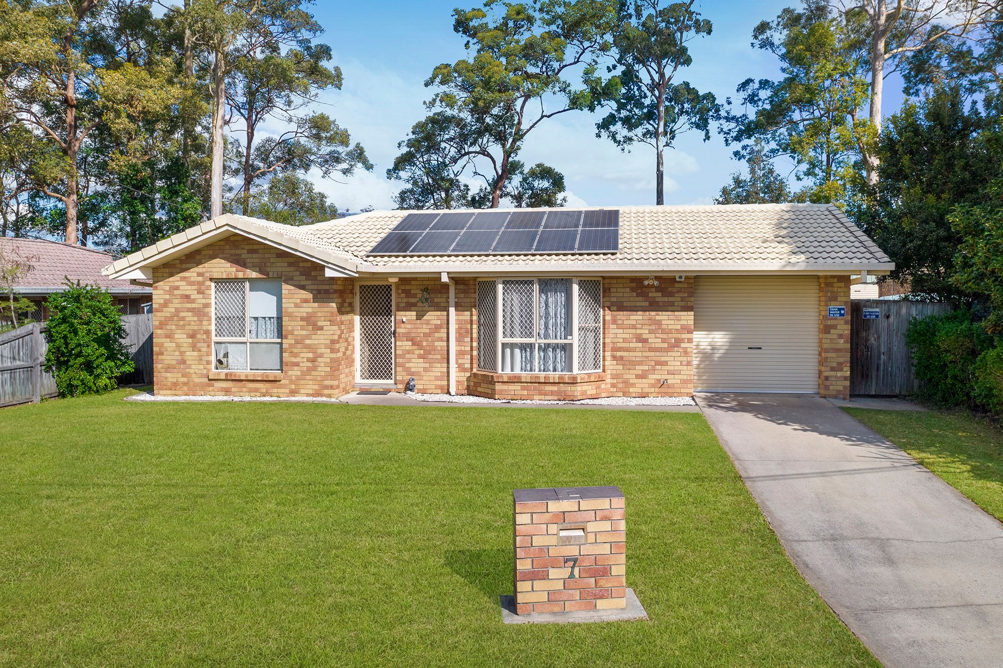 7 Bron Court, Loganlea, QLD 4131