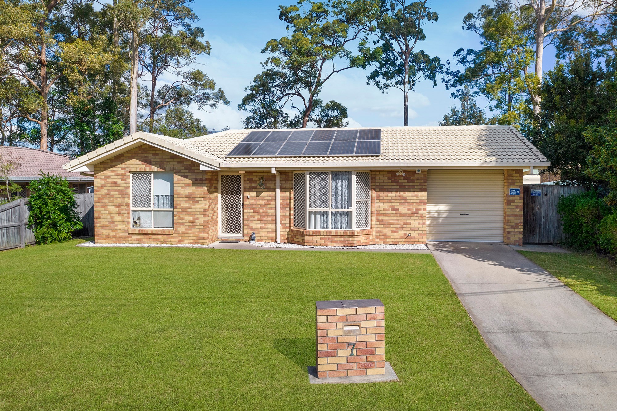 7 Bron Court, Loganlea, QLD 4131