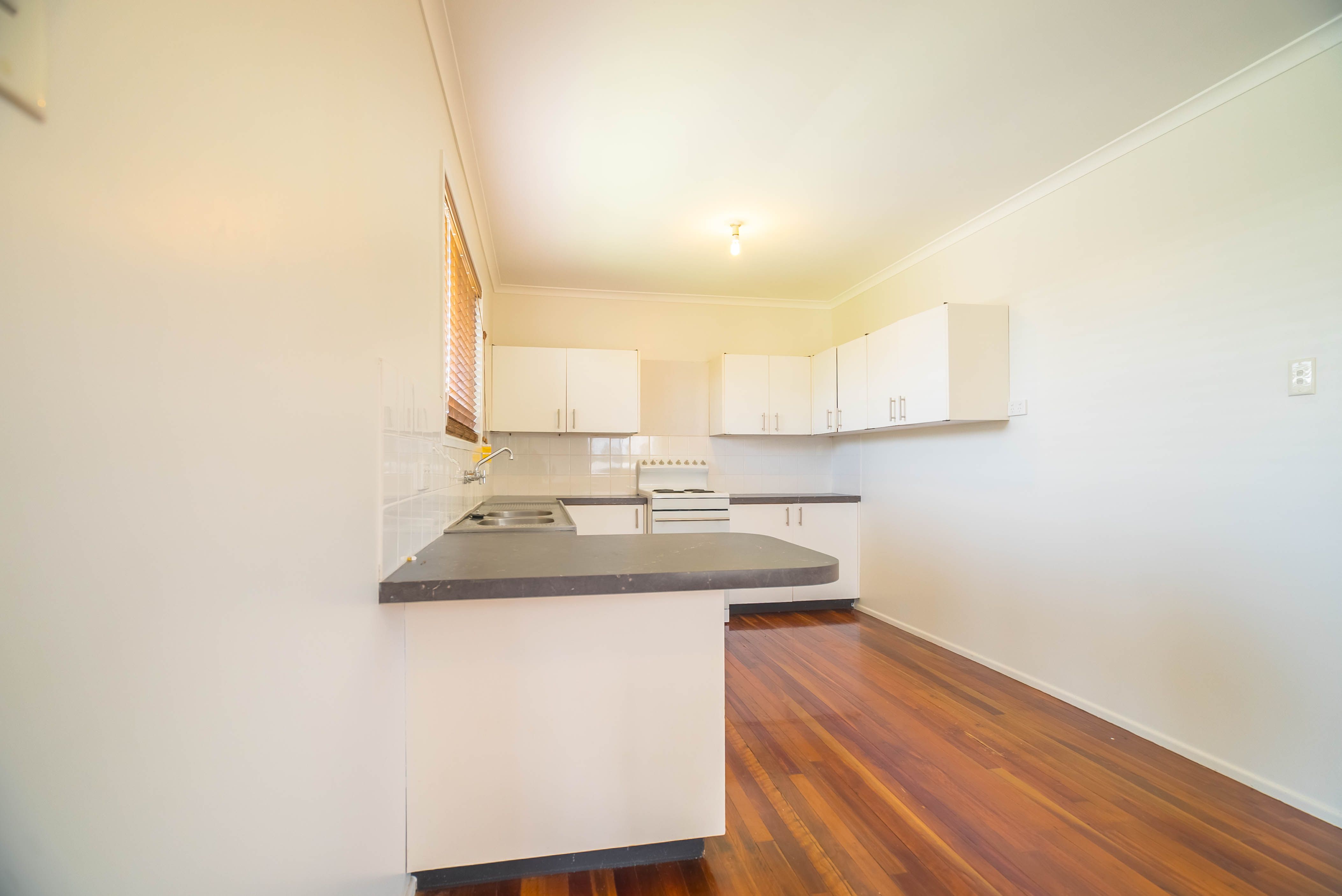 8 Skinner Crescent, Silkstone, QLD 4304