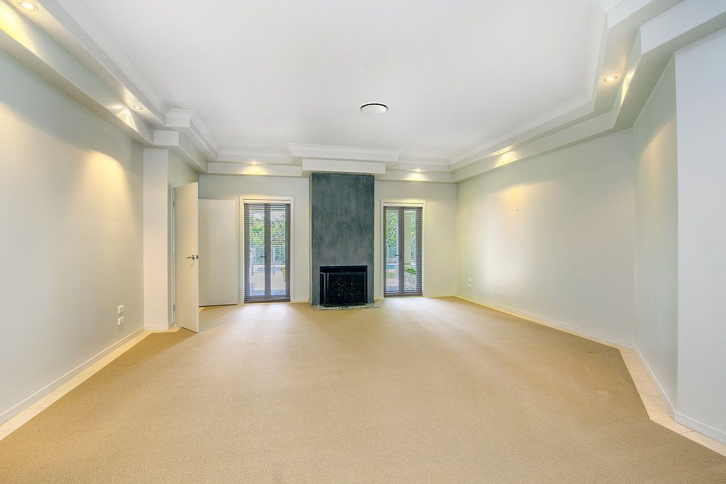 16 Ryder Court — photo 4 of 12