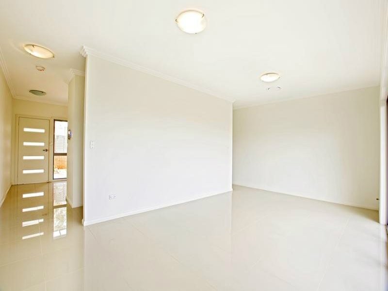 2/33 Glenmore Ridge Drive, Glenmore Park, NSW 2745