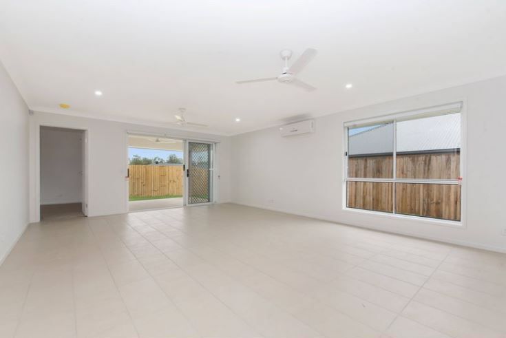 28 Sanctuary Crescent — photo 5 of 11