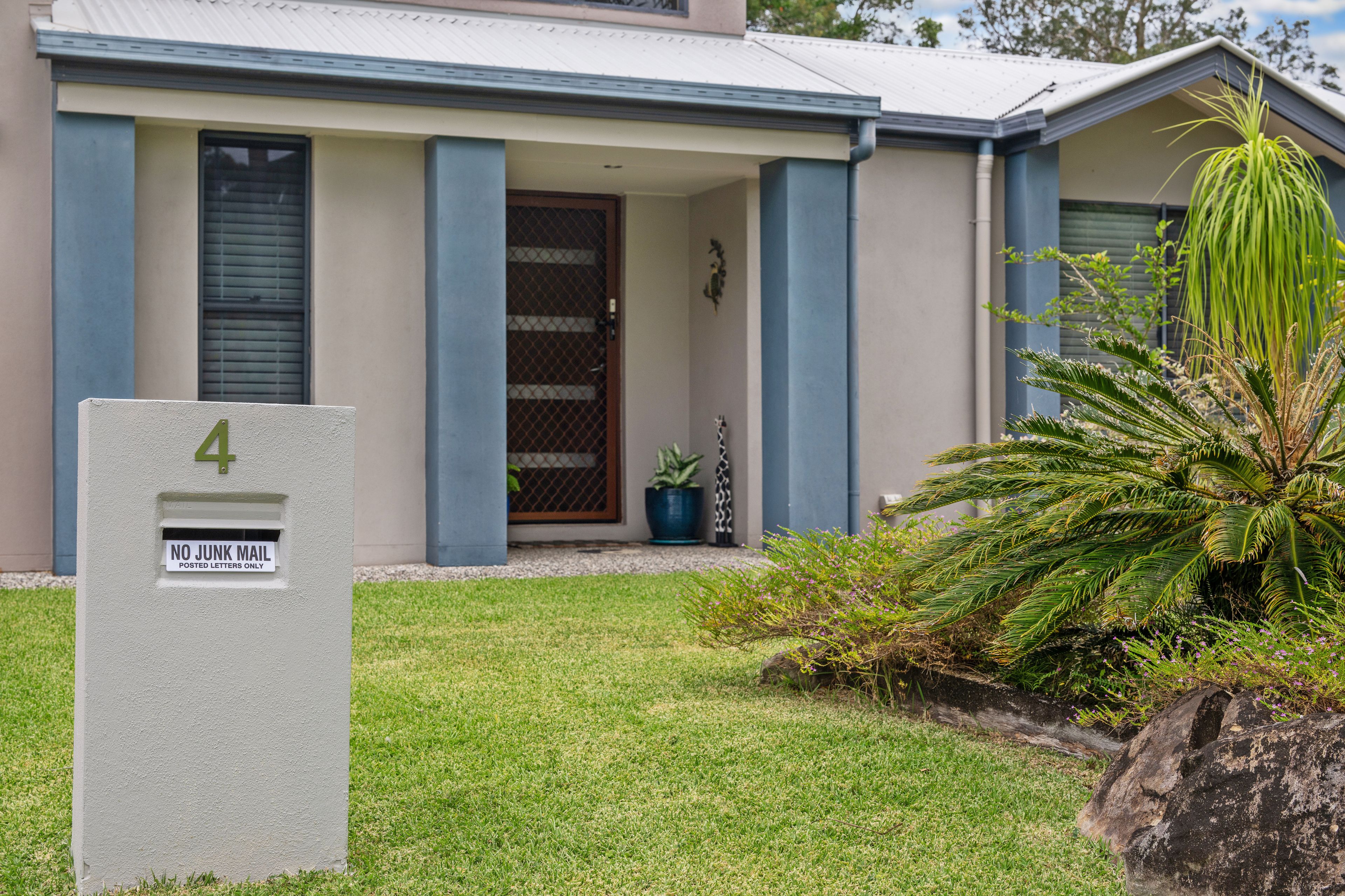 4 Earl Court, Landsborough, QLD 4550