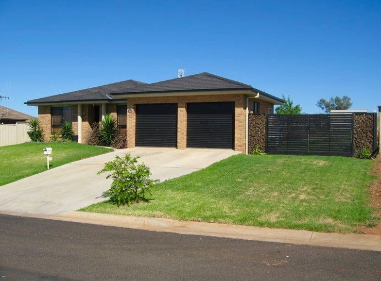 30 Blaxland Street, Parkes, NSW 2870