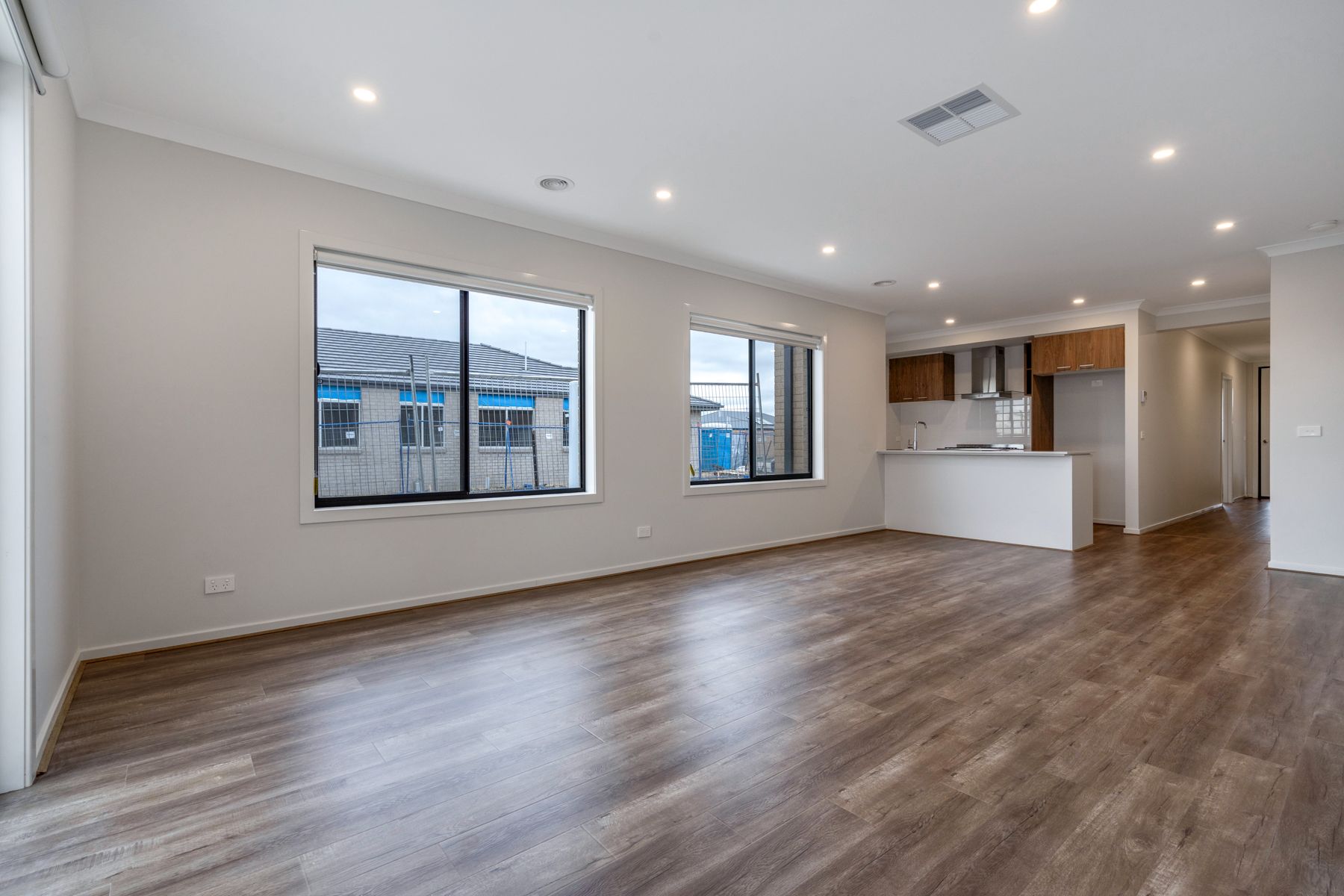82 Molesworth Crescent — photo 5 of 21