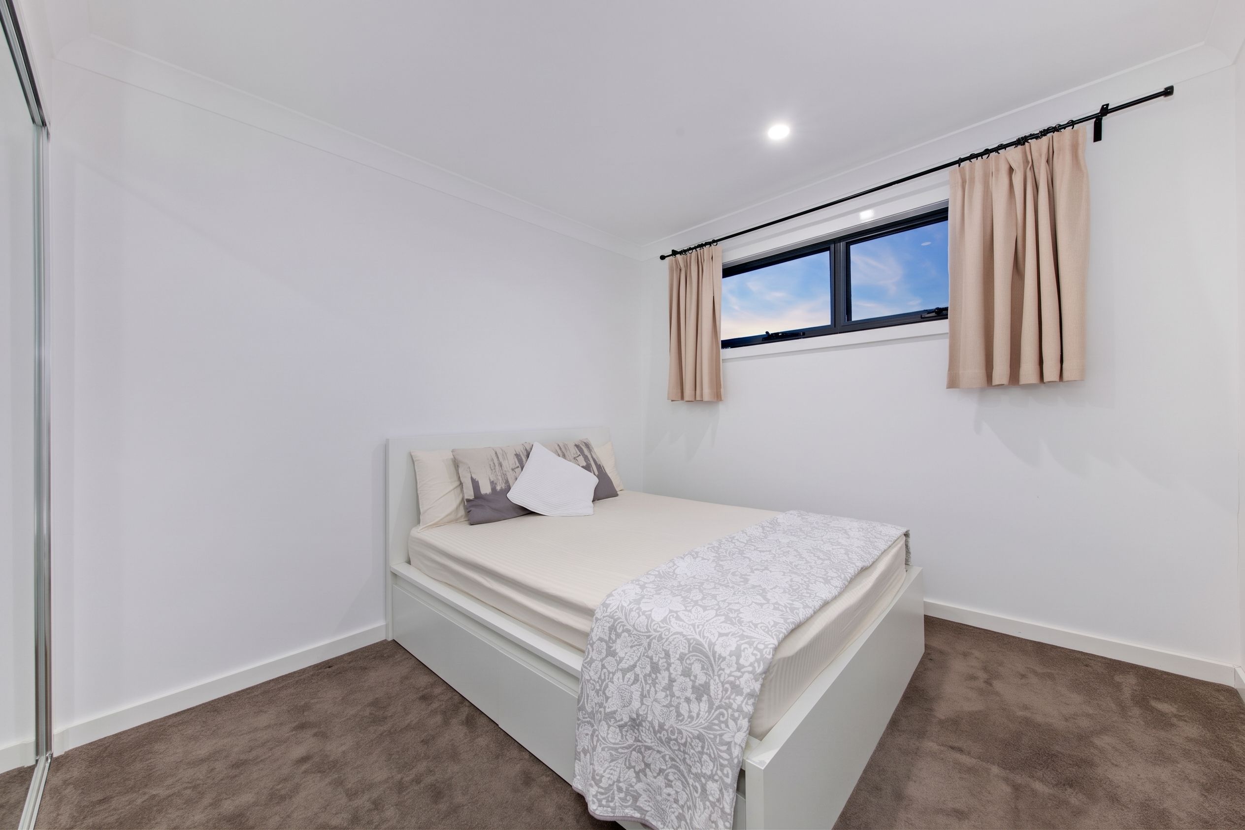 30 Lillyana Street — photo 9 of 11