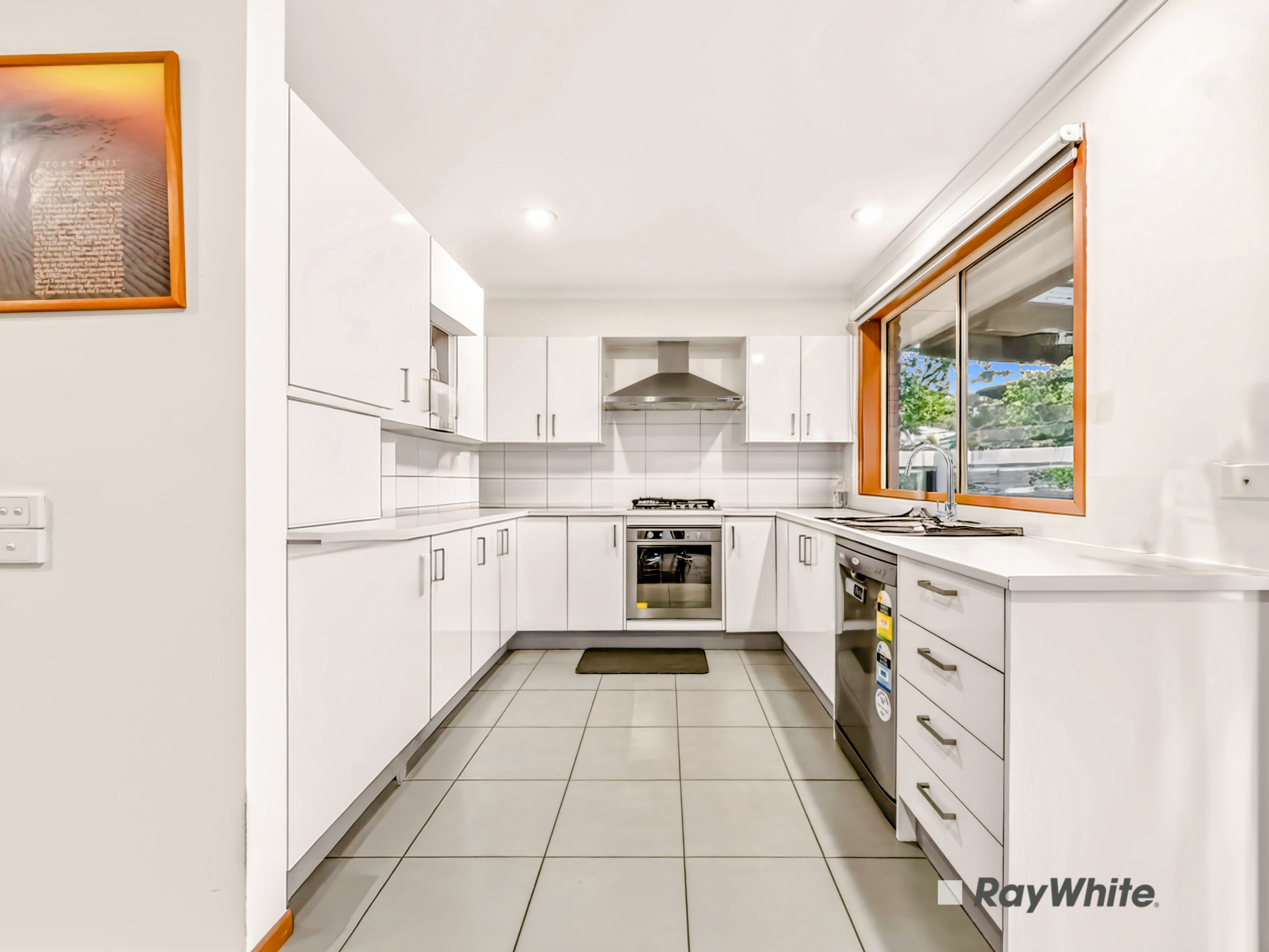 2/11 Jason Place — photo 6 of 15
