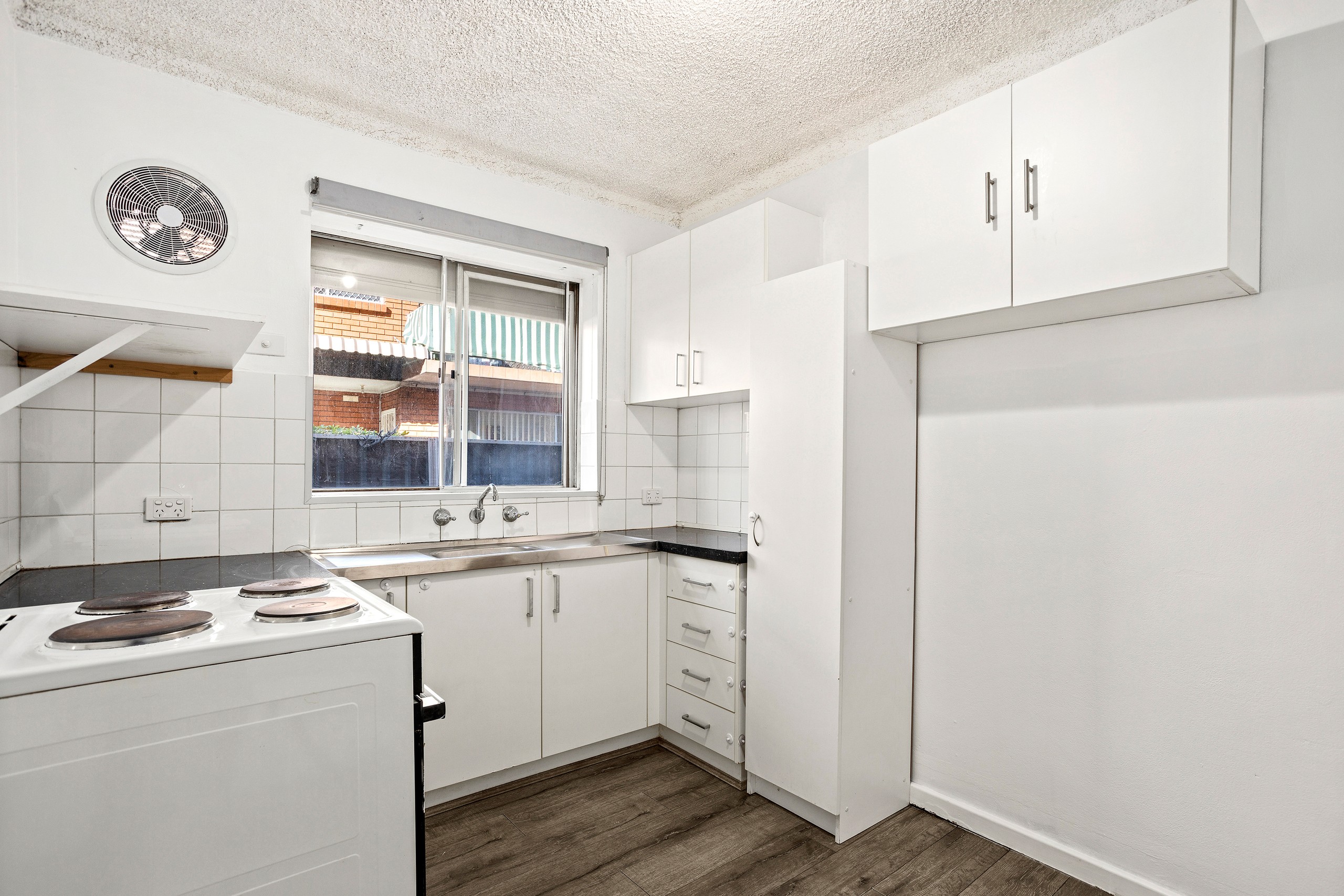 2/21 Kemblawarra Road, Warrawong, NSW 2502