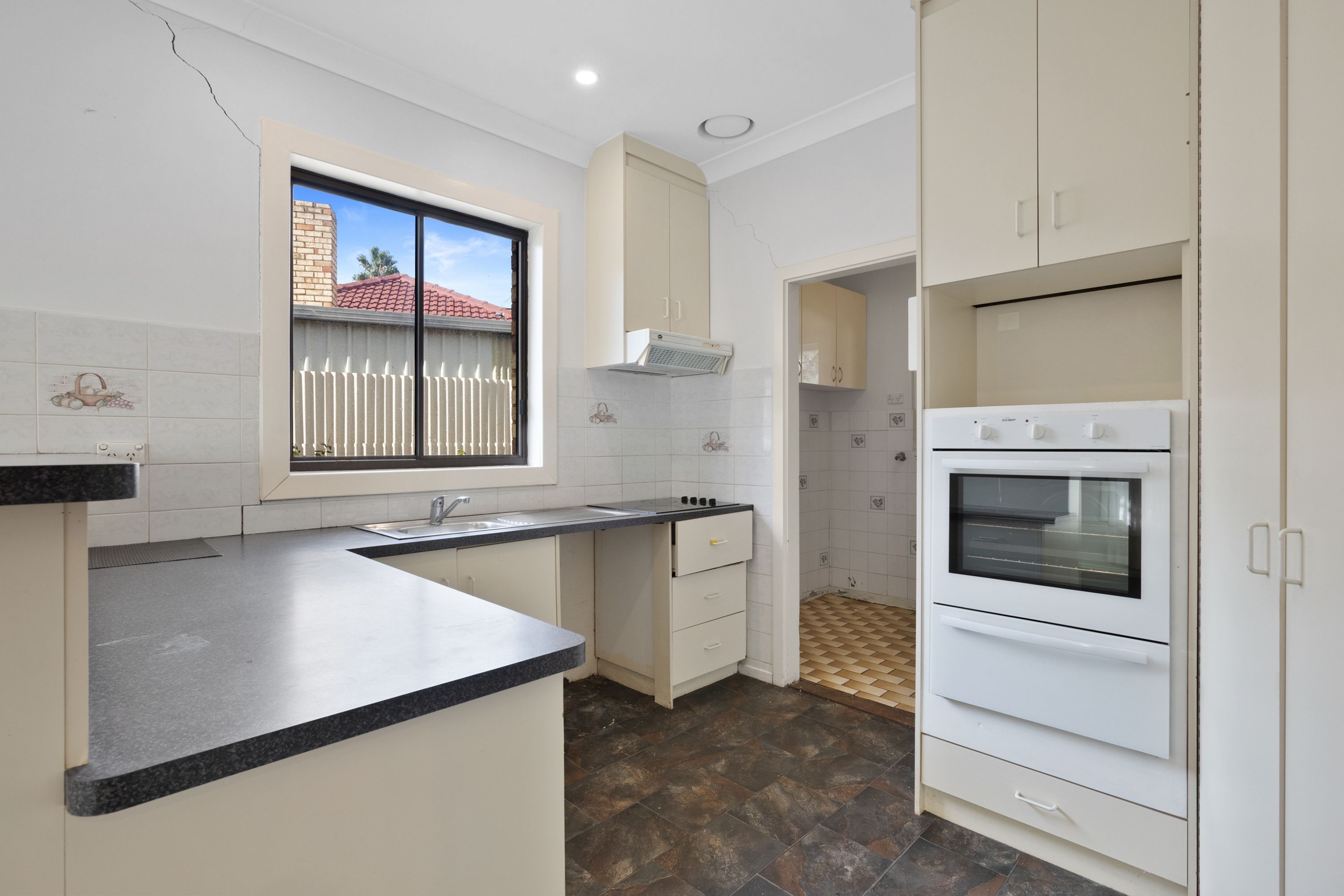 1 Knowles Road — photo 5 of 10